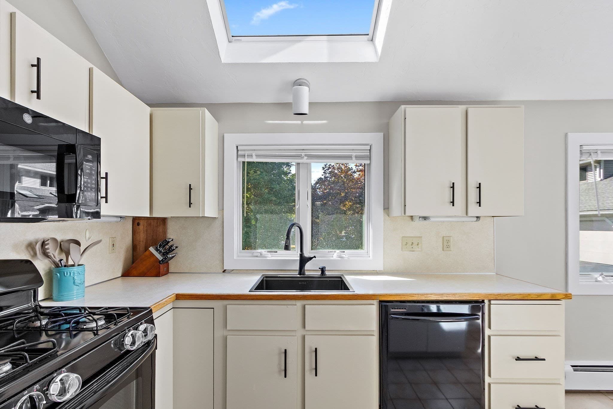Condominium at 11 Magnolia Dr # 11, Franklin MA 02038, Franklin, photo 15 of 42
