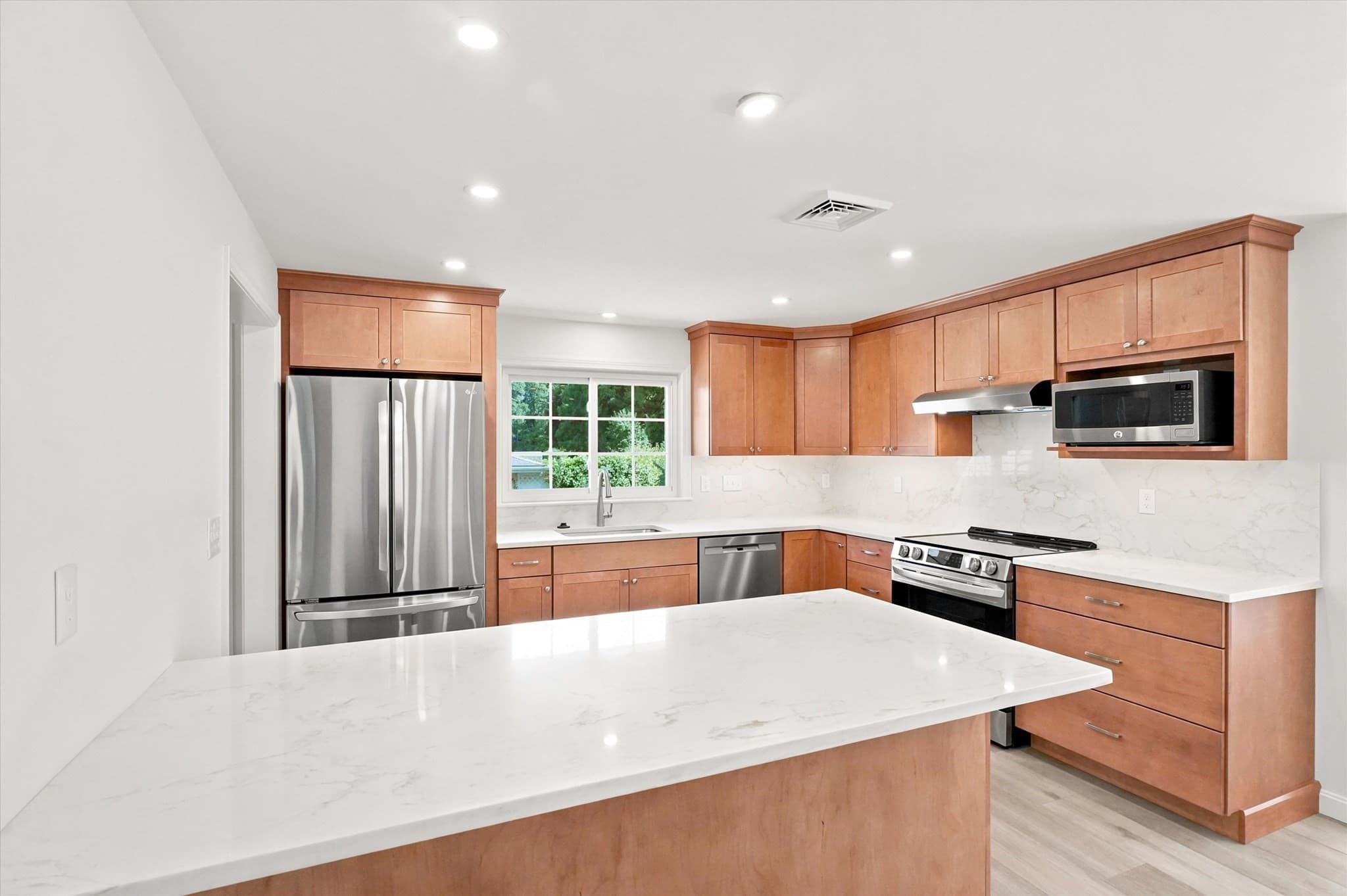 Single Family Residence at 15 Eaton Rd W, Framingham MA 01701, Framingham, photo 6 of 41