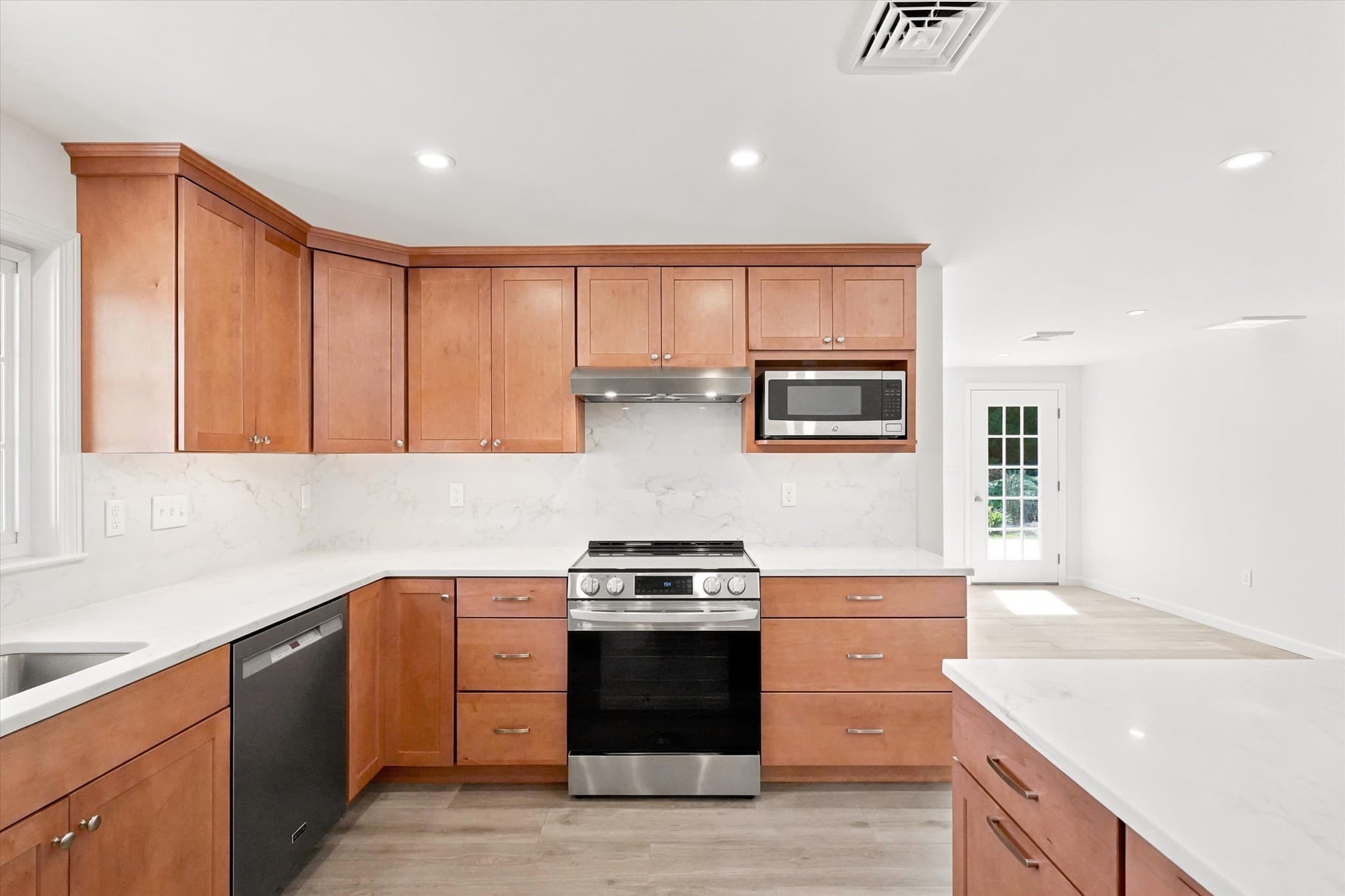 Single Family Residence at 15 Eaton Rd W, Framingham MA 01701, Framingham, photo 9 of 41