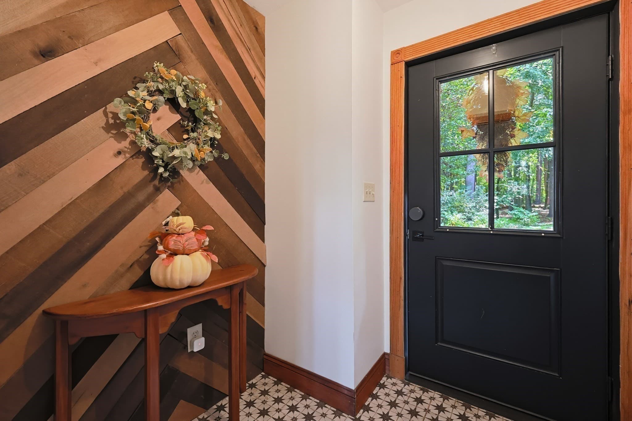 Single Family Residence at 510 Mendon St, Uxbridge MA 01569, Uxbridge, photo 5 of 42
