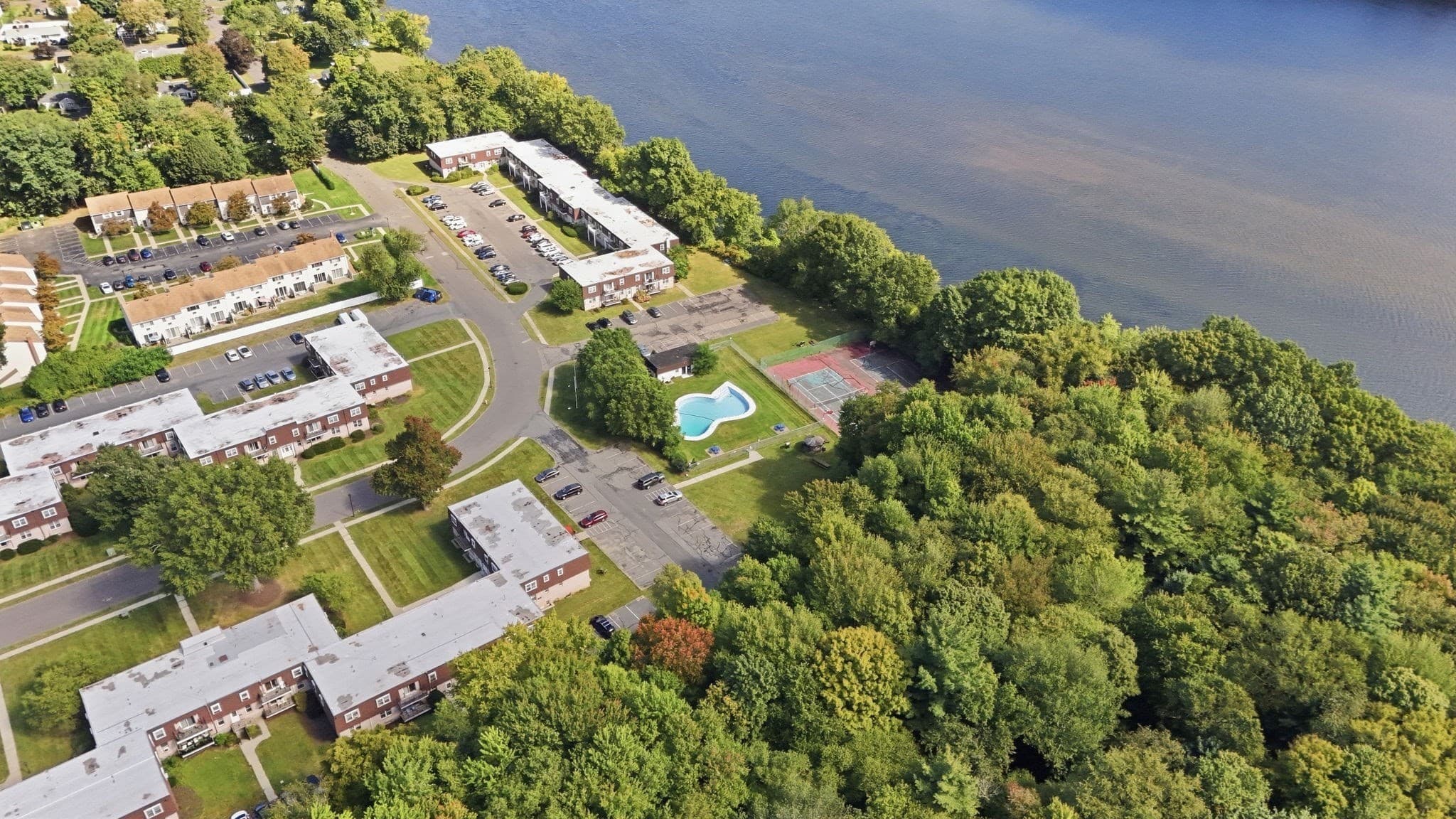 Condominium at 144 Autumn, Agawam MA 01001, Agawam, photo 32 of 37