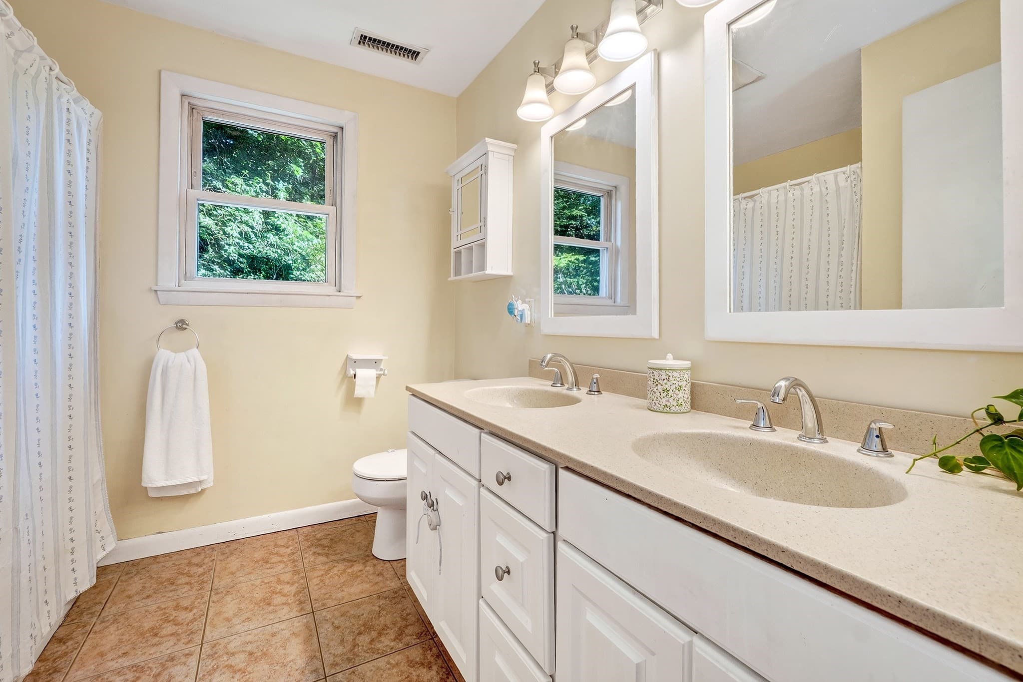 Single Family Residence at 203 Lakeview Ave, Tyngsborough MA 01879, Tyngsborough, photo 12 of 38