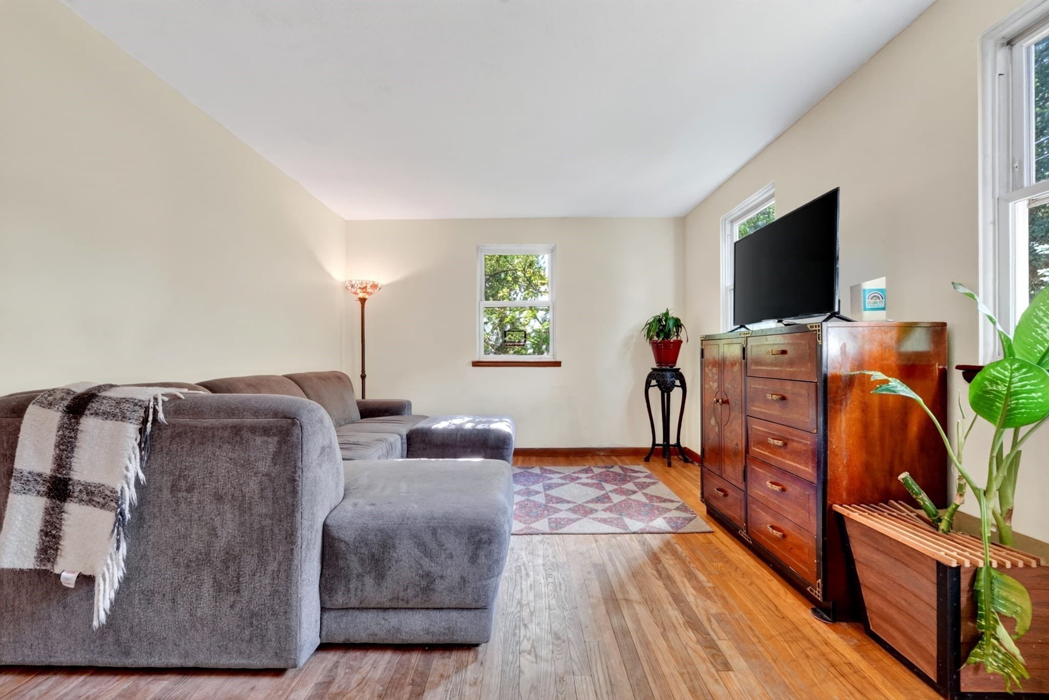 Single Family Residence at 203 Lakeview Ave, Tyngsborough MA 01879, Tyngsborough, photo 3 of 38