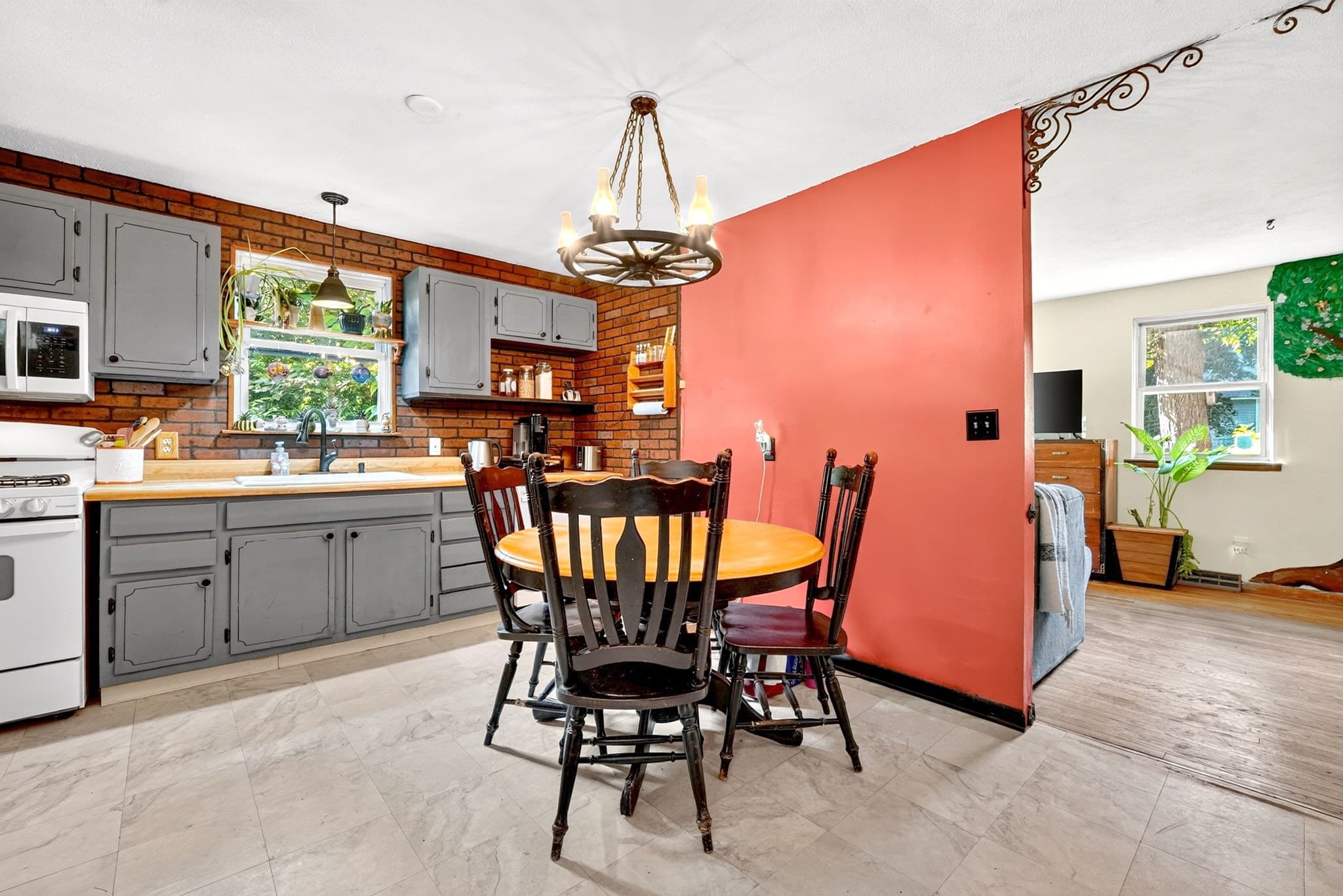 Single Family Residence at 203 Lakeview Ave, Tyngsborough MA 01879, Tyngsborough, photo 5 of 38