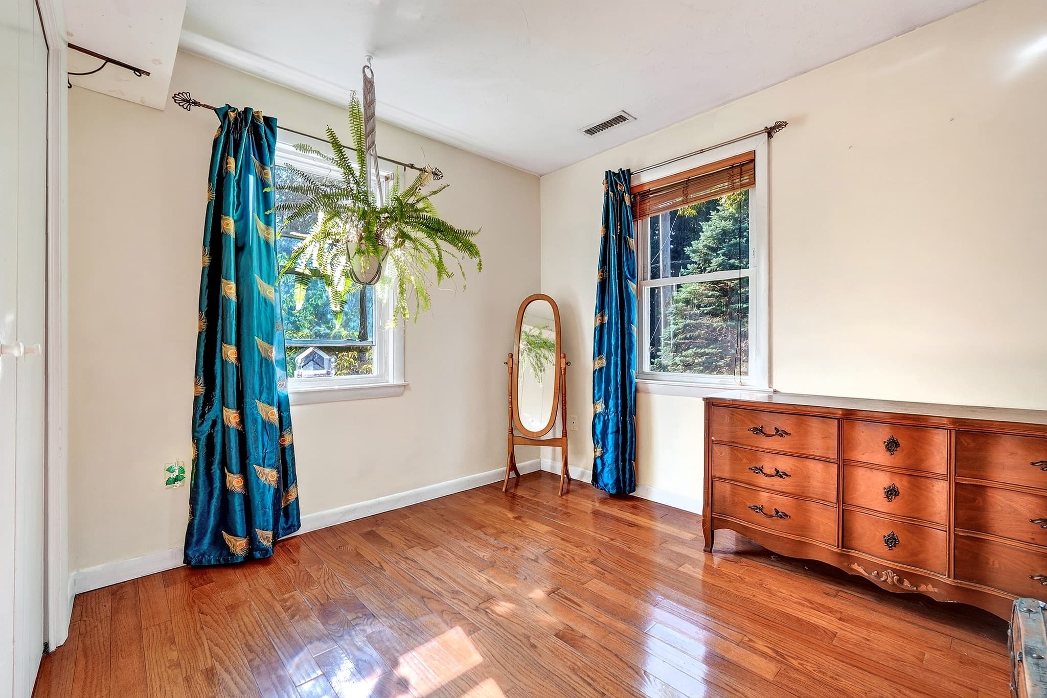 Single Family Residence at 203 Lakeview Ave, Tyngsborough MA 01879, Tyngsborough, photo 9 of 38
