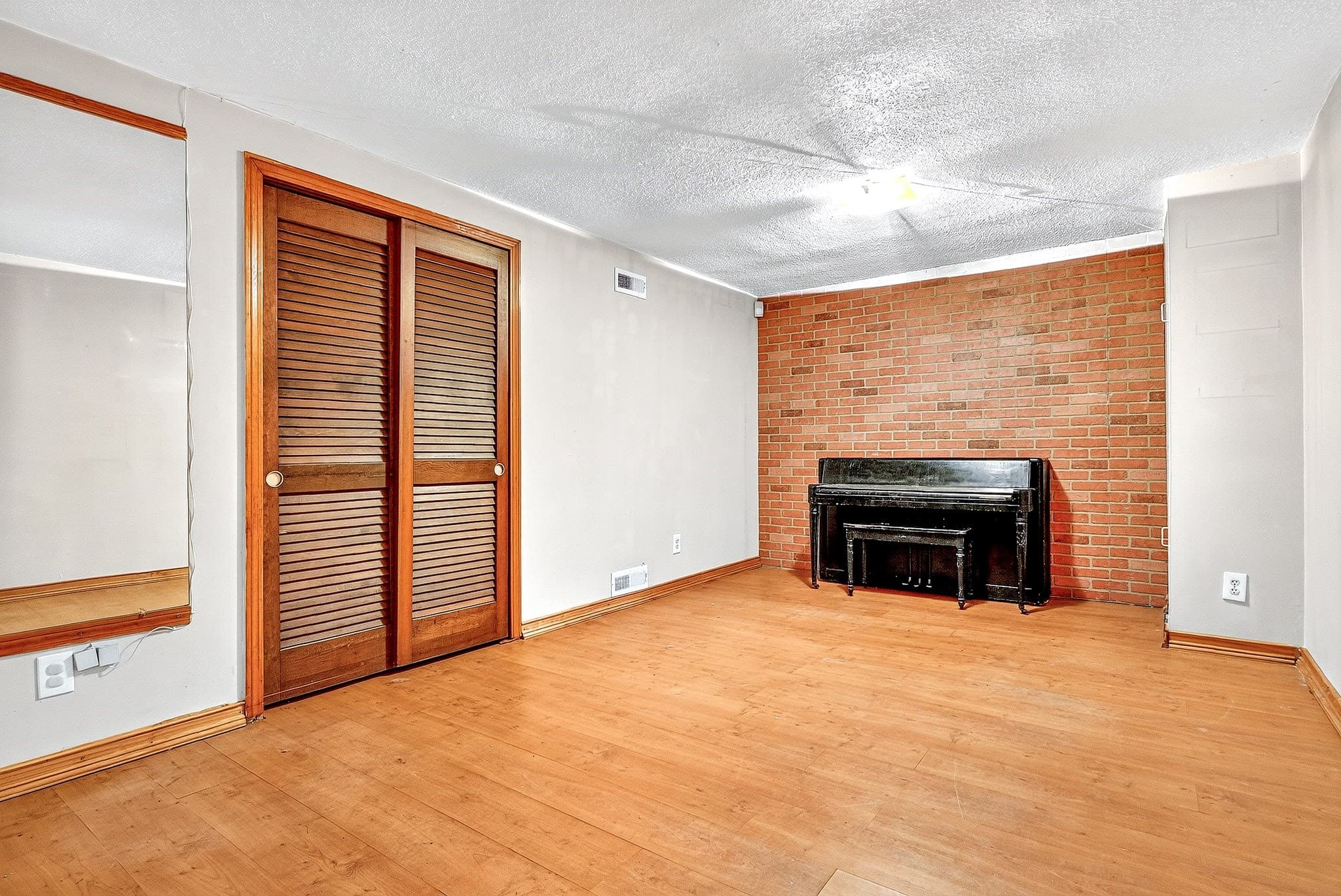 Single Family Residence at 203 Lakeview Ave, Tyngsborough MA 01879, Tyngsborough, photo 18 of 38