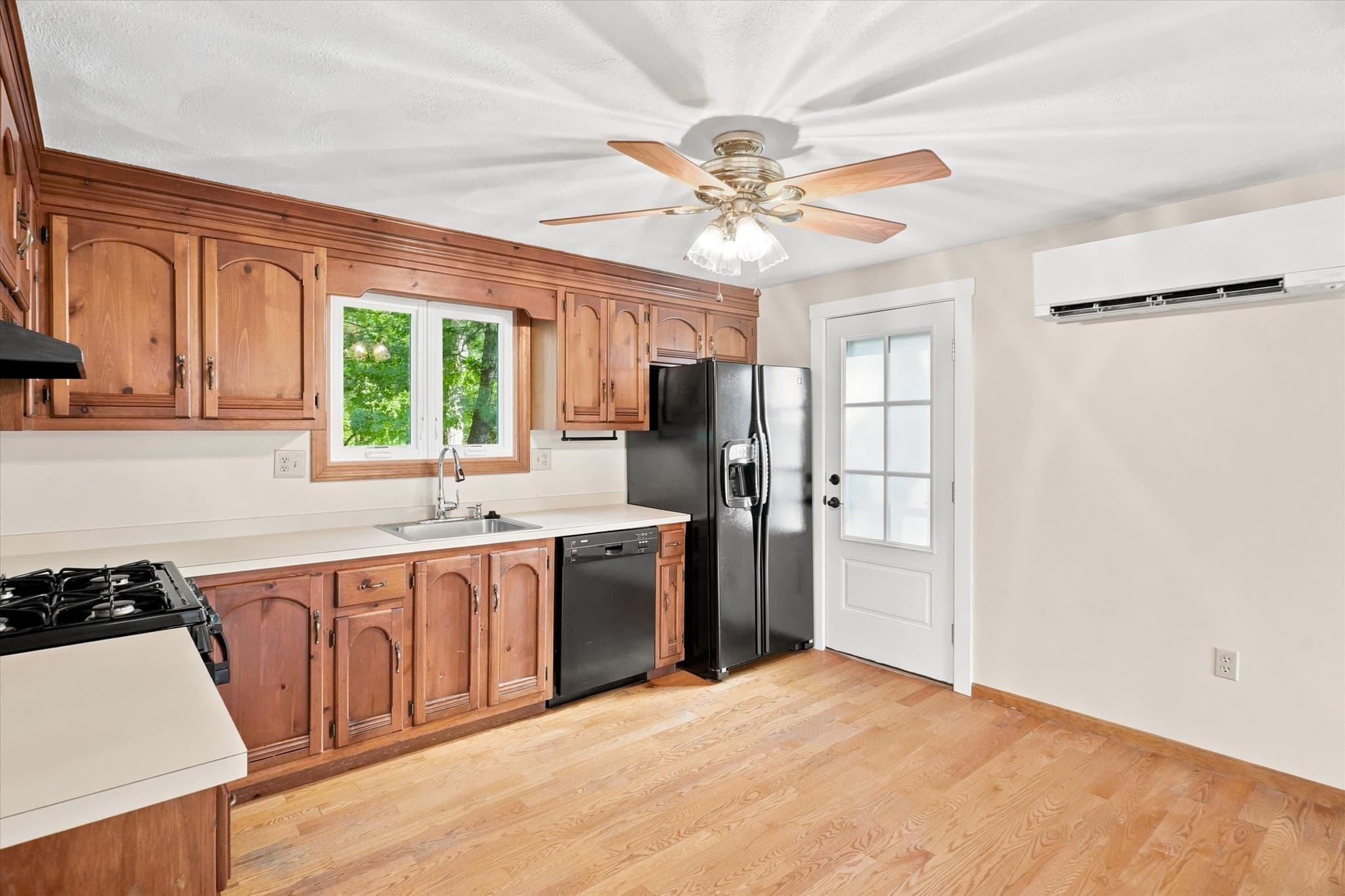 Single Family Residence at 21 Pumpkin Lane, Tewksbury MA 01876, Tewksbury, photo 6 of 42
