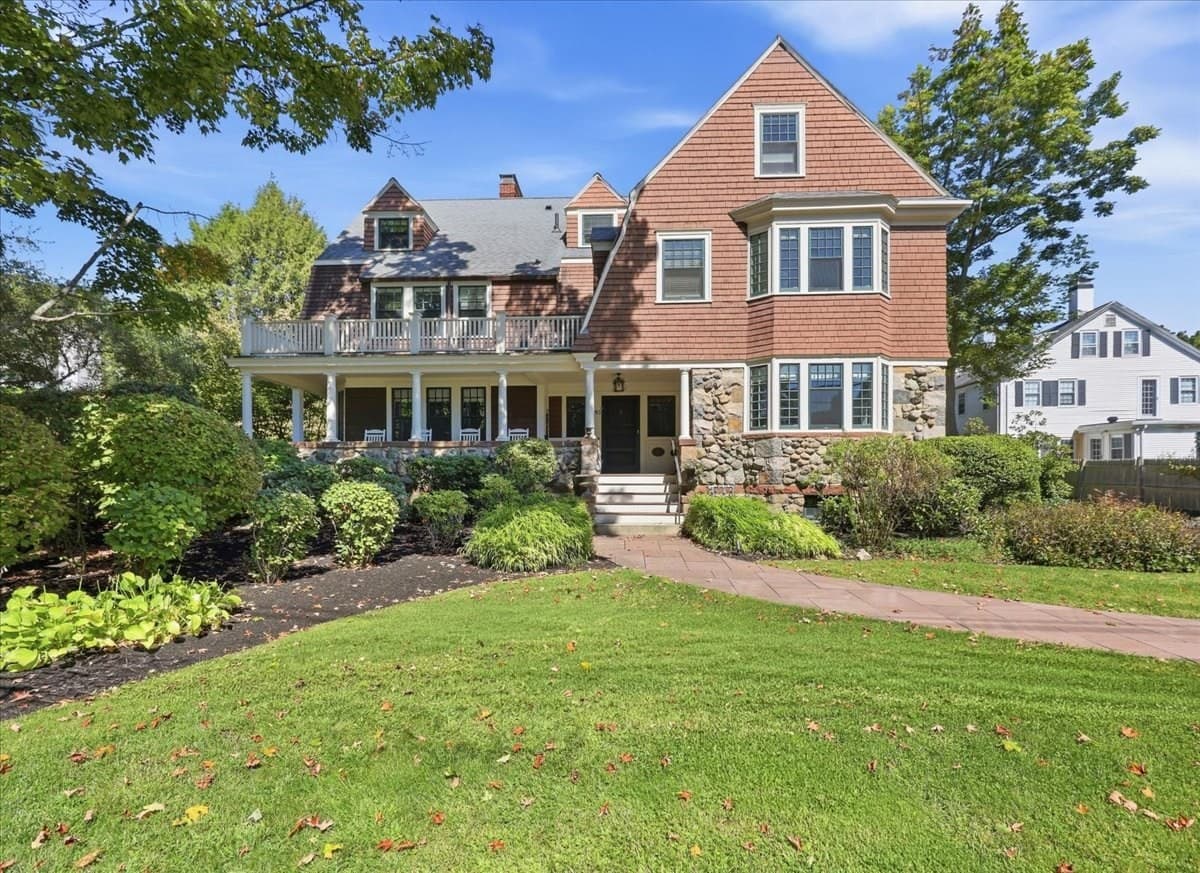 93 Village Ave, Dedham MA 02026