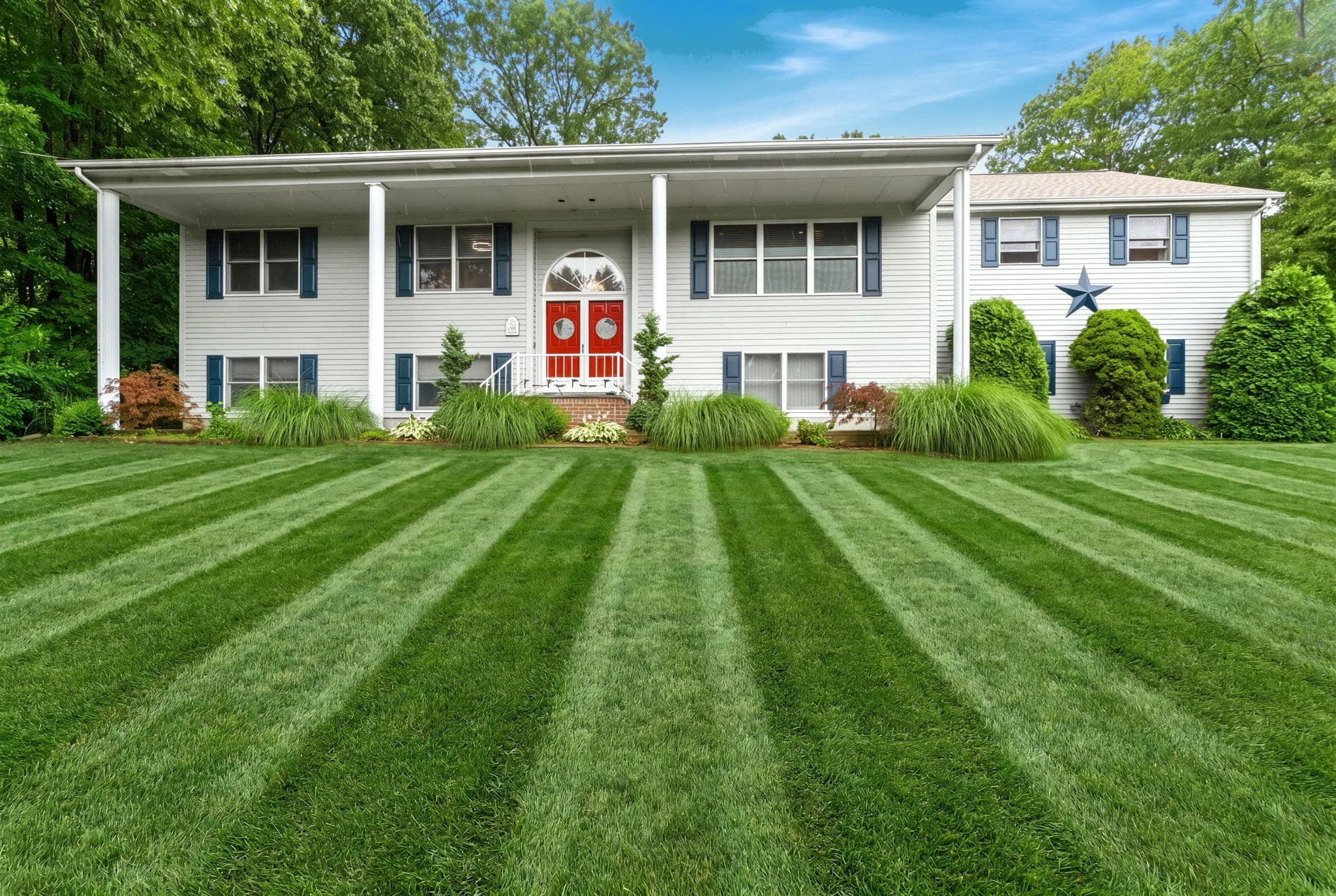 Single Family Residence at 100 Spring Water Dr, Woonsocket RI 02895, Woonsocket, photo 2 of 42