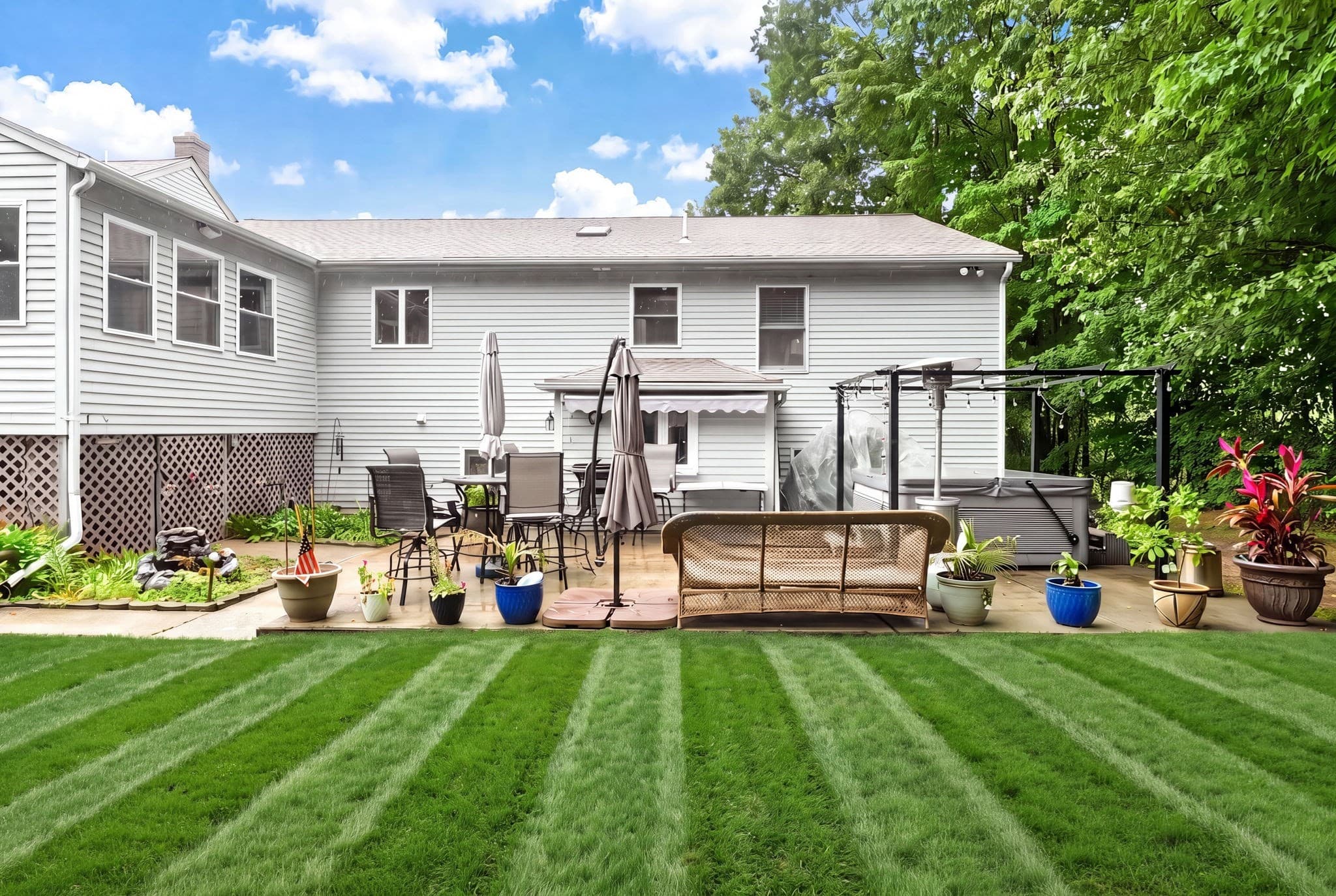 Single Family Residence at 100 Spring Water Dr, Woonsocket RI 02895, Woonsocket, photo 7 of 42