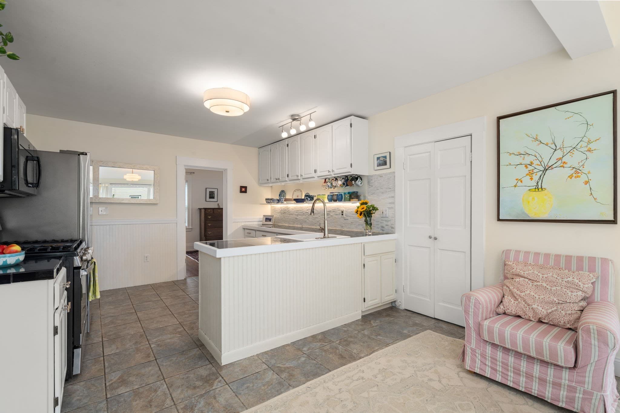 Condominium at 23 Walnut St # 23, Belmont MA 02478, Belmont, photo 9 of 30
