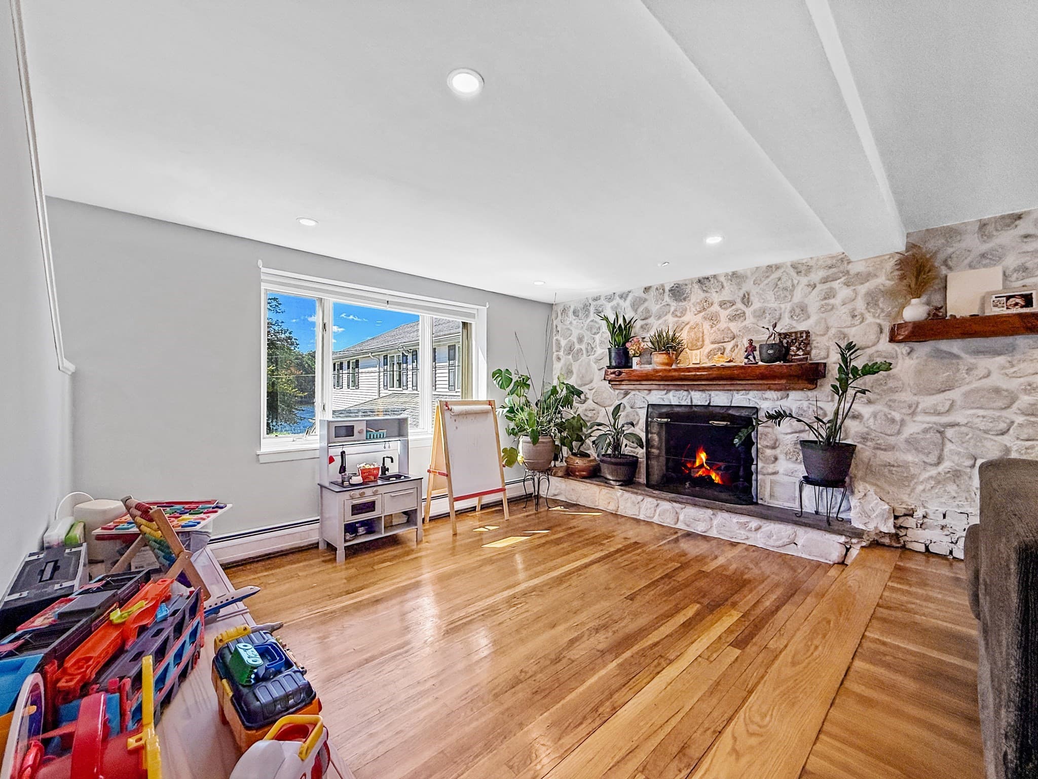 Single Family Residence at 158 Jenness St, Lynn MA 01904, Lynn, photo 5 of 38