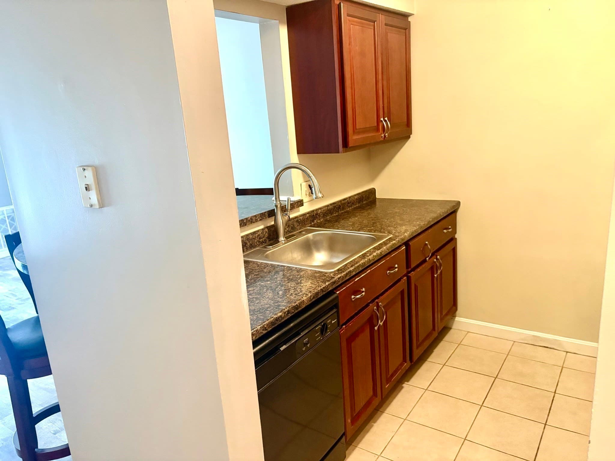 Condominium at 81 Hunters Run Place # 81, Haverhill MA 01832, Haverhill, photo 8 of 11