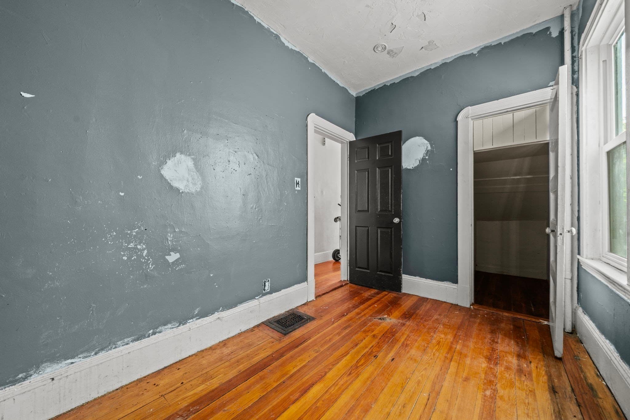 3 Family - 3 Units Up/Down at 33 Hollander St, Boston MA 02121, Boston, photo 32 of 37