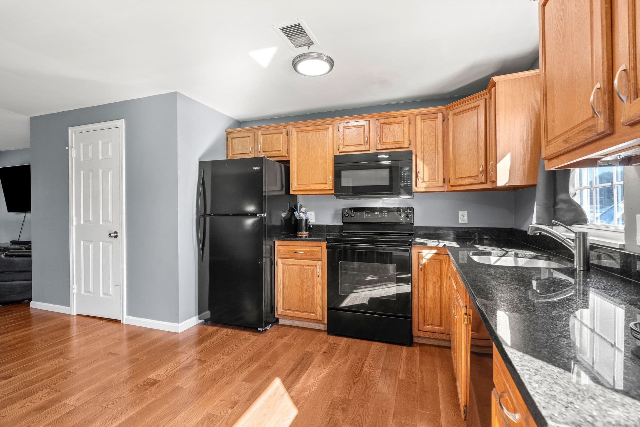 Condominium at 15 Mercury Ter # 15, Haverhill MA 01832, Haverhill, photo 9 of 31