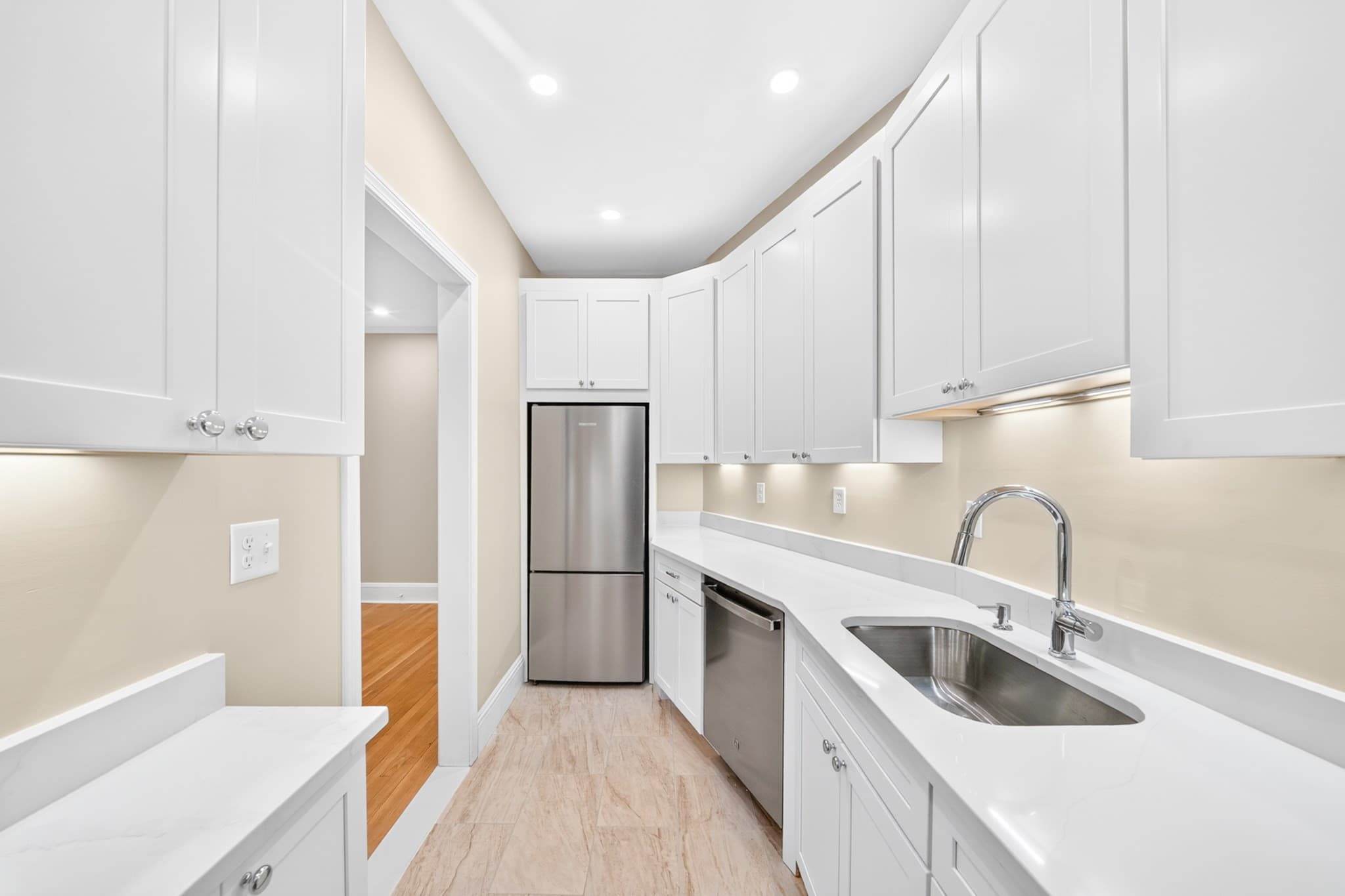 Condominium at 34 Winchester St # 1, Brookline MA 02446, Brookline, photo 3 of 10