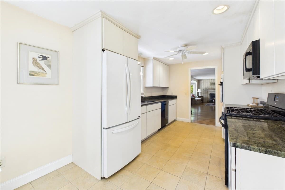 Single Family Residence at 458 Essex Street, Weymouth MA 02188, Weymouth, photo 3 of 41