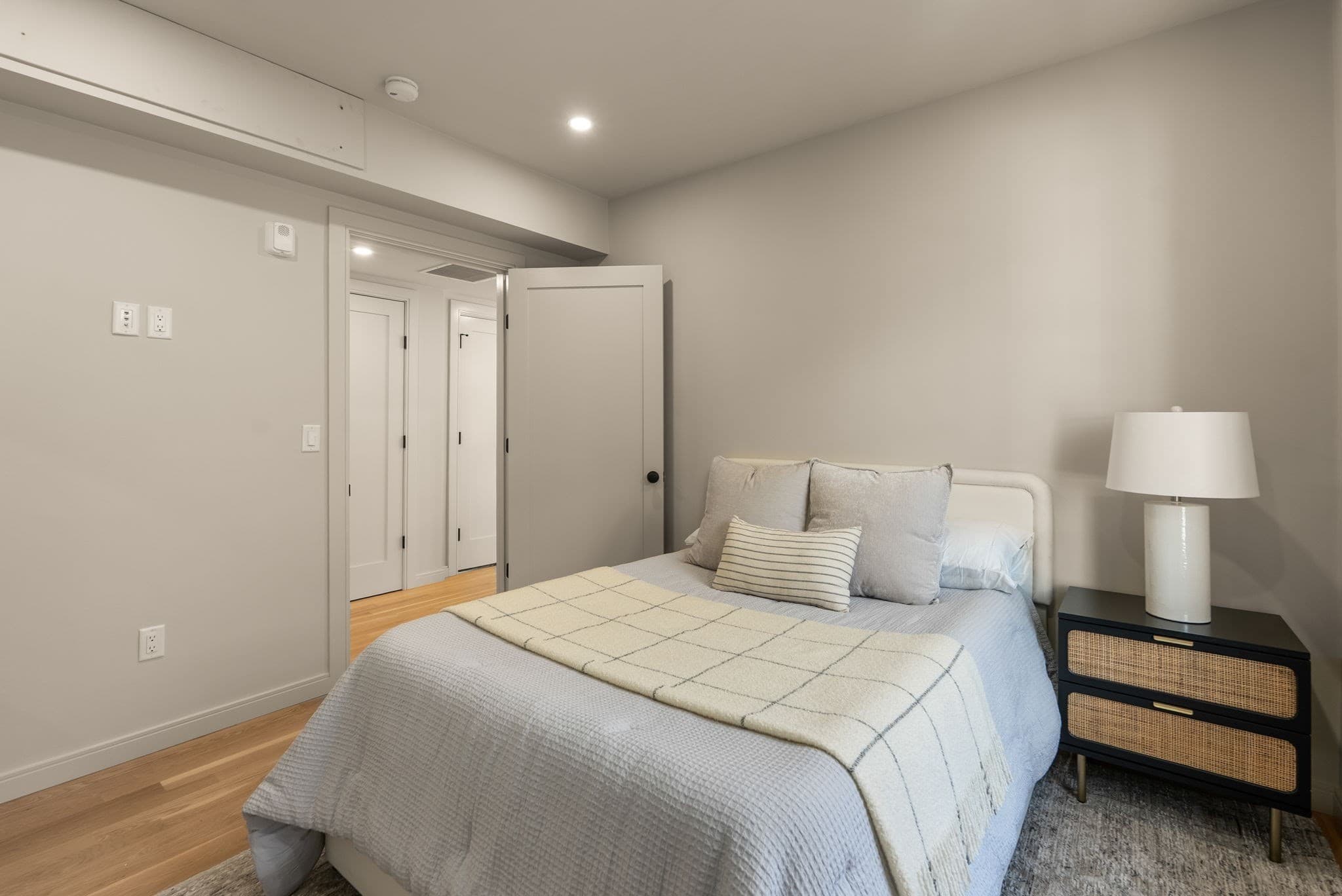 Condominium at 50 Bradeen # 2, Boston MA 02131, Boston, photo 13 of 29