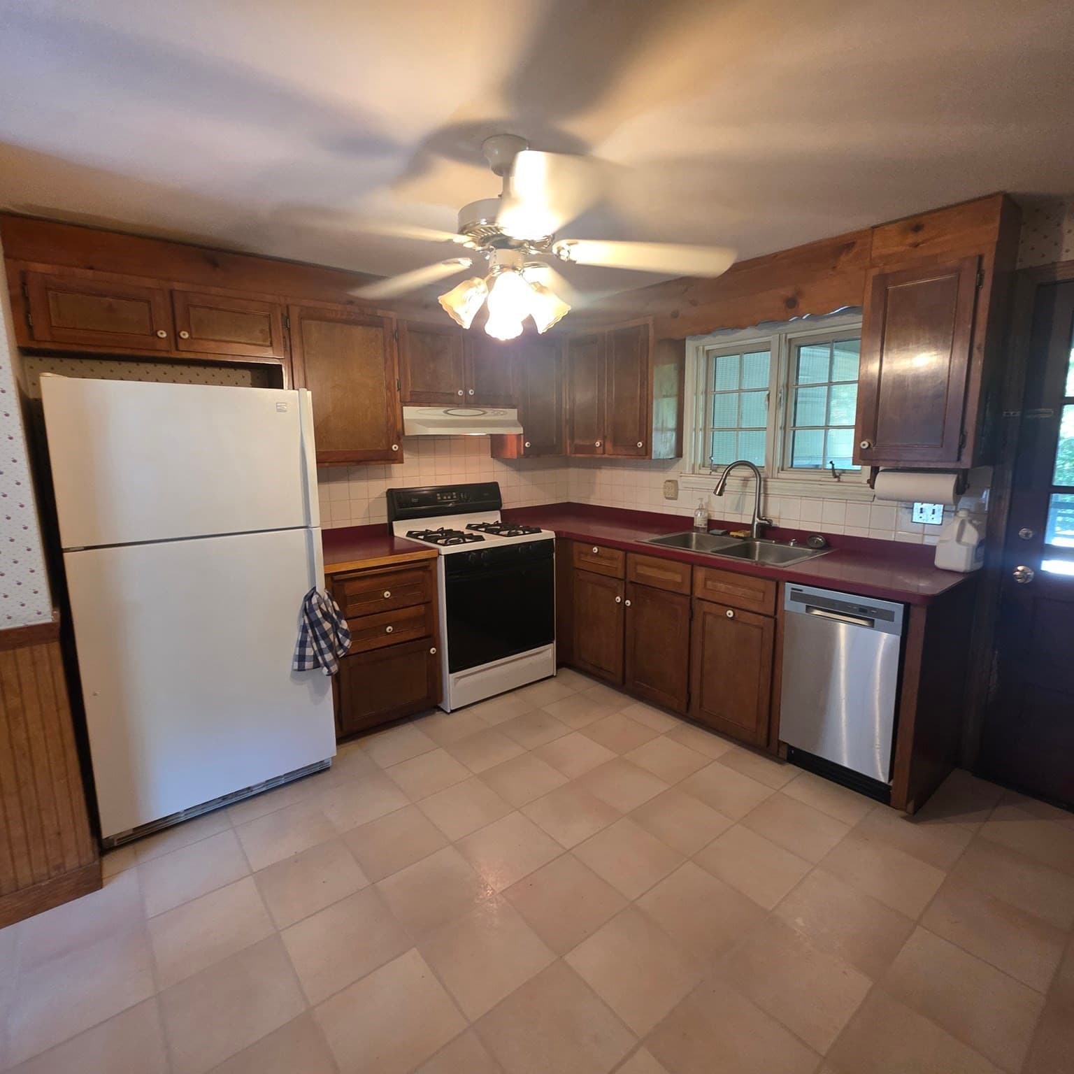 Single Family Residence at 549 East Washington Street, Hanson MA 02341, Hanson, photo 2 of 19