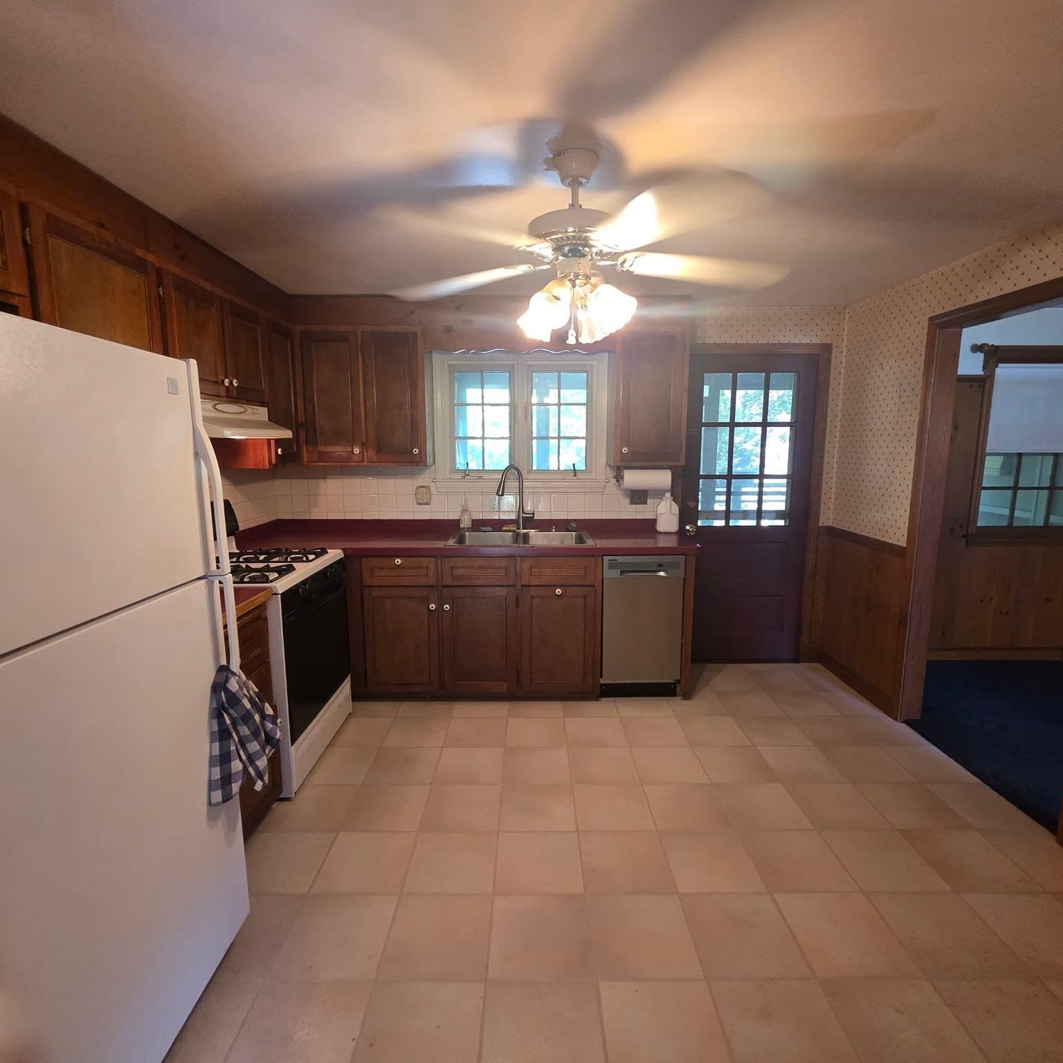 Single Family Residence at 549 East Washington Street, Hanson MA 02341, Hanson, photo 3 of 19