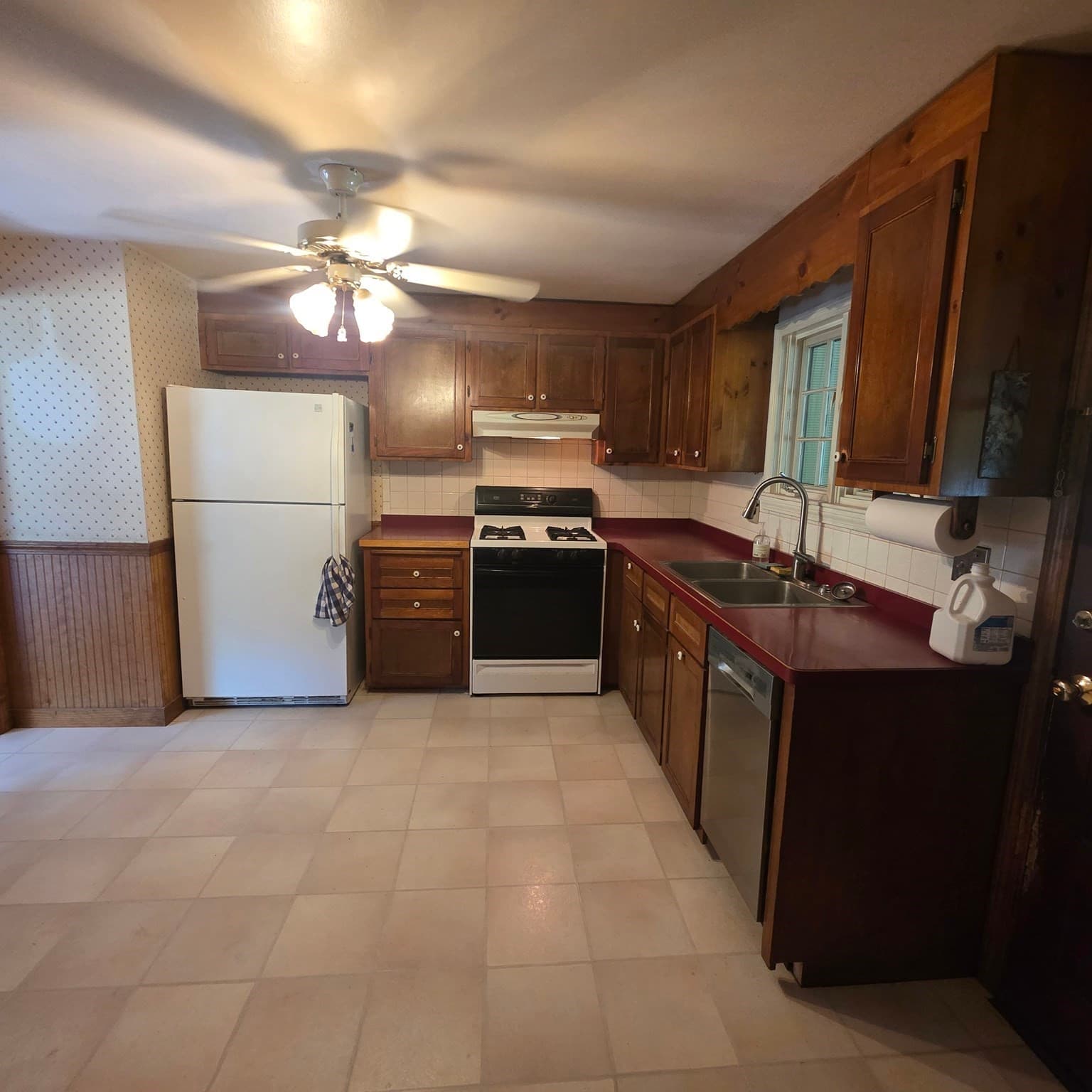 Single Family Residence at 549 East Washington Street, Hanson MA 02341, Hanson, photo 4 of 19