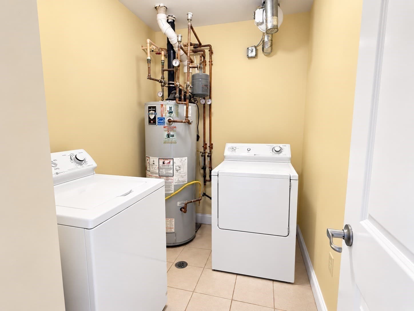 Condominium at 310-324 Rindge Ave # 6, Cambridge MA 02140, Cambridge, photo 13 of 15