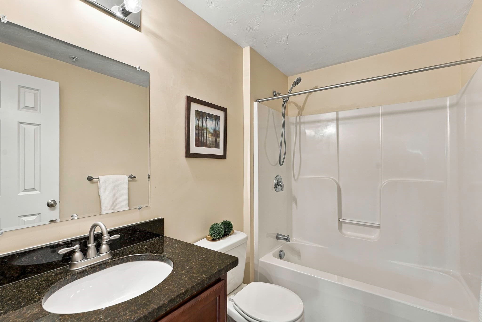 Condominium at 4 Paul Revere # 4, Hopkinton MA 01748, Hopkinton, photo 23 of 33
