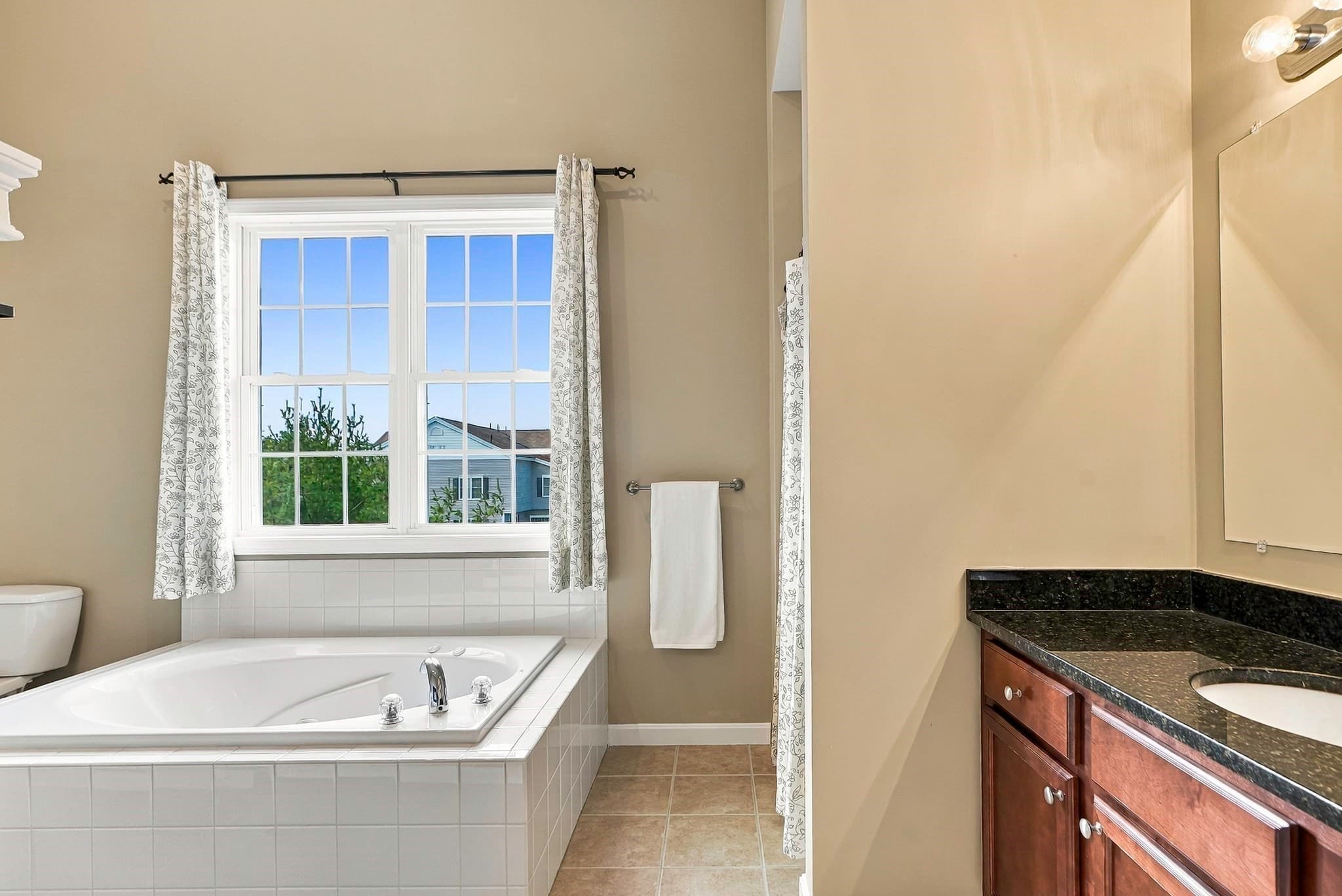 Condominium at 4 Paul Revere # 4, Hopkinton MA 01748, Hopkinton, photo 18 of 33