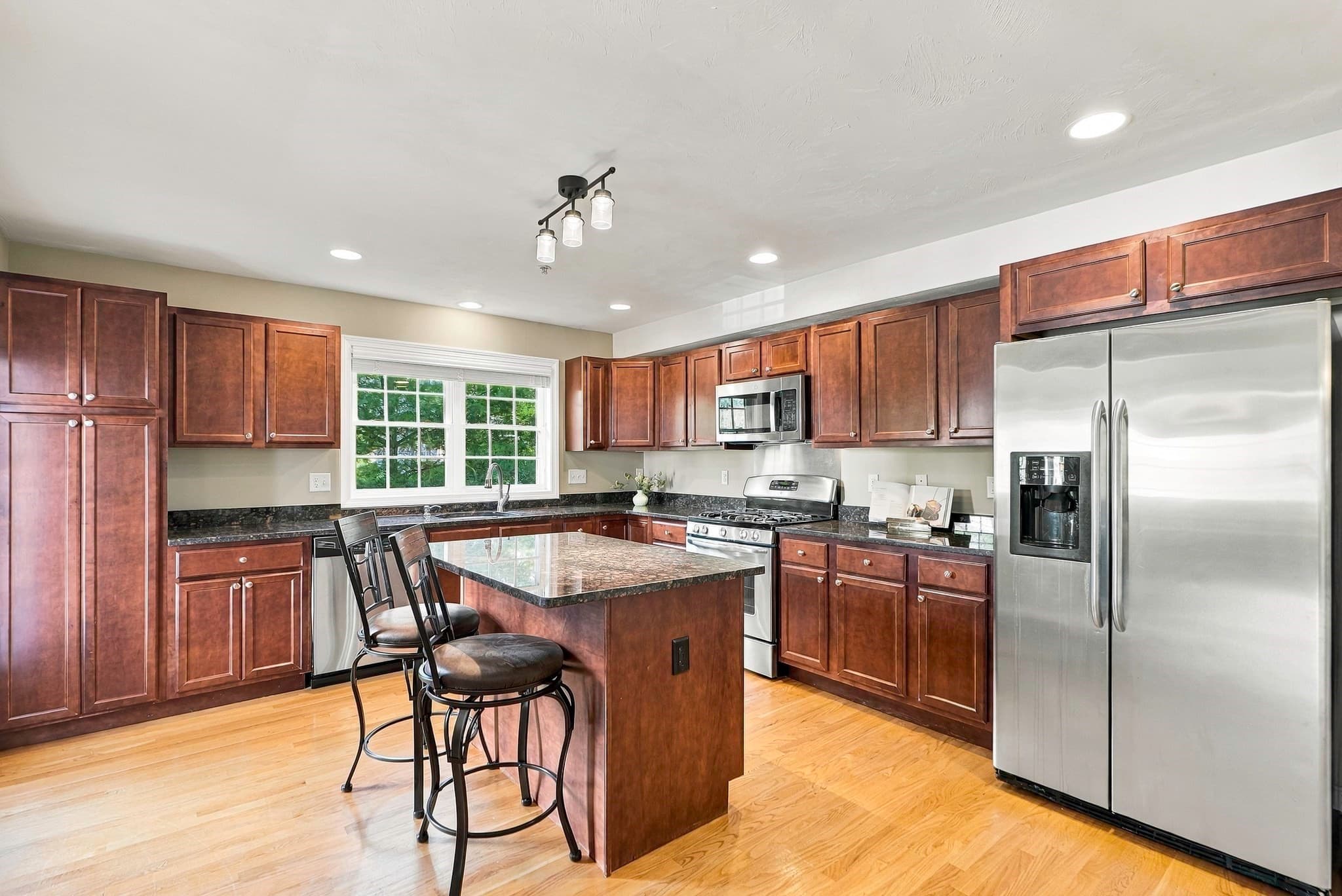 Condominium at 4 Paul Revere # 4, Hopkinton MA 01748, Hopkinton, photo 4 of 33
