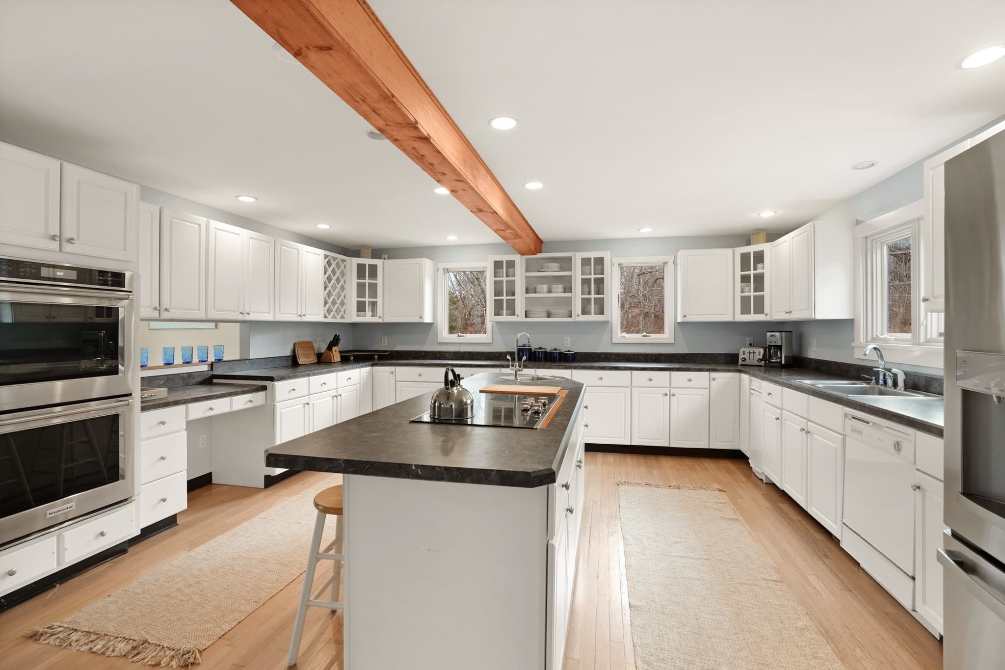 Single Family Residence at 8 Jeffers Way, Aquinnah MA 02535, Aquinnah, photo 9 of 42