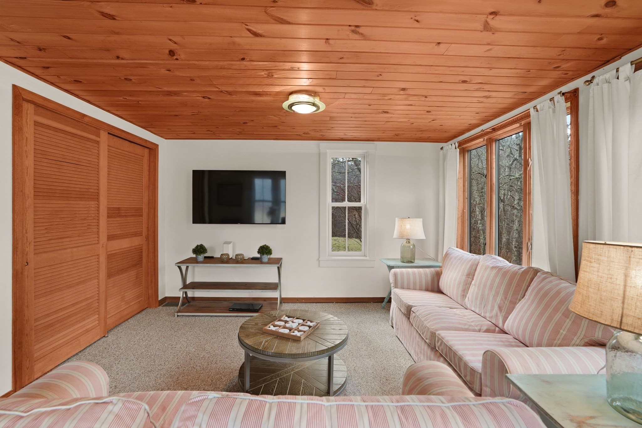 Single Family Residence at 8 Jeffers Way, Aquinnah MA 02535, Aquinnah, photo 18 of 42
