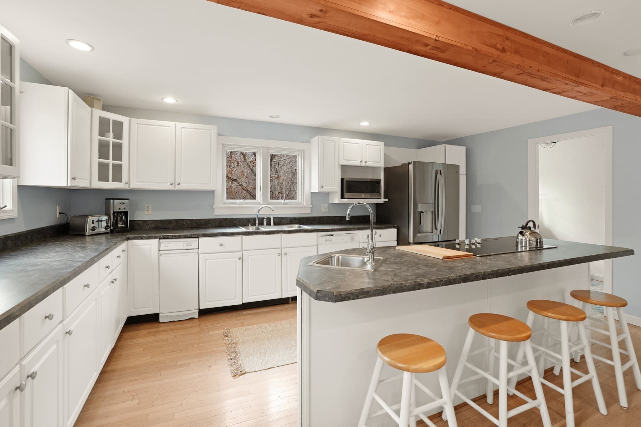 Single Family Residence at 8 Jeffers Way, Aquinnah MA 02535, Aquinnah, photo 8 of 42
