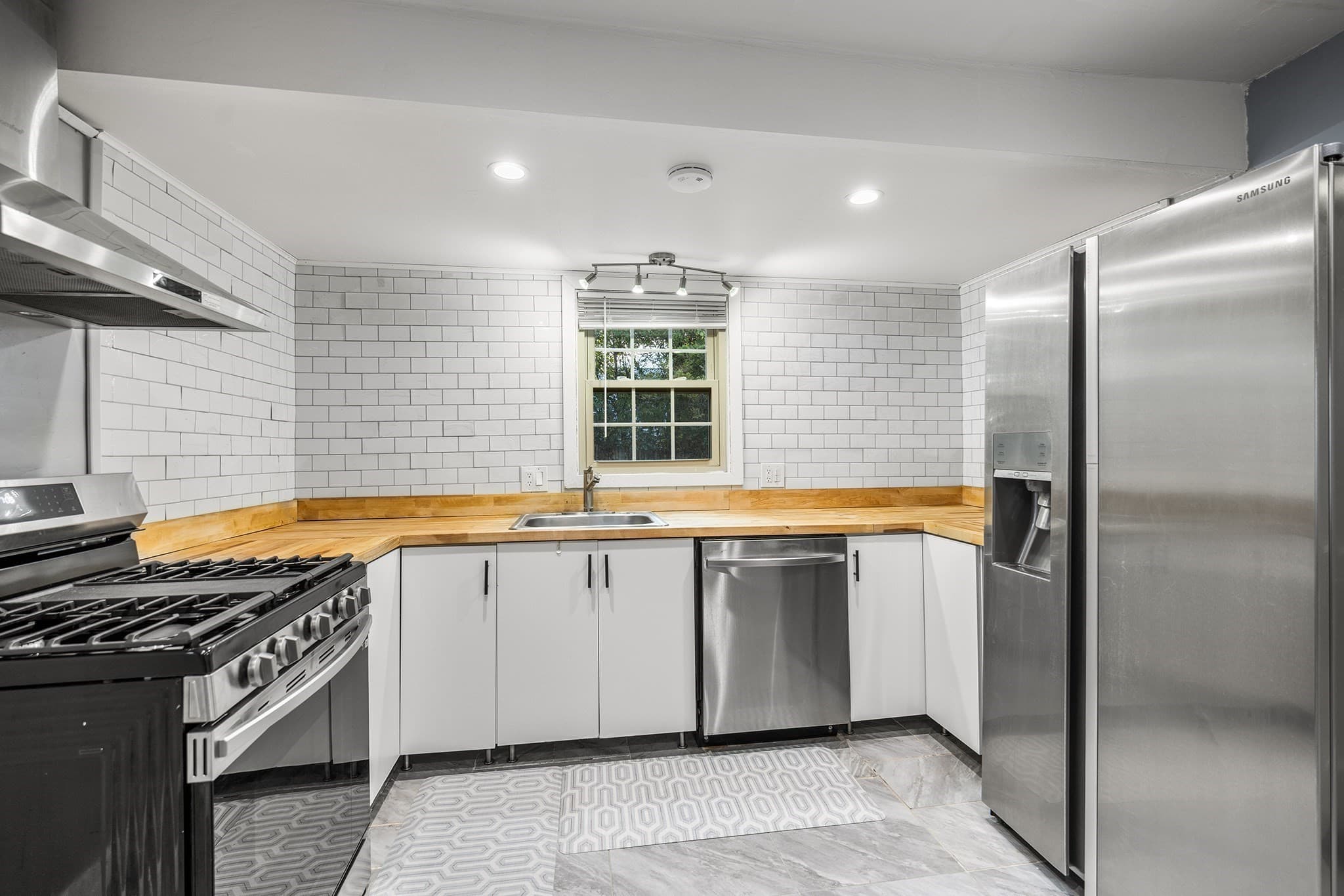 Single Family Residence at 51 Selwyn Rd, Randolph MA 02368, Randolph, photo 2 of 40