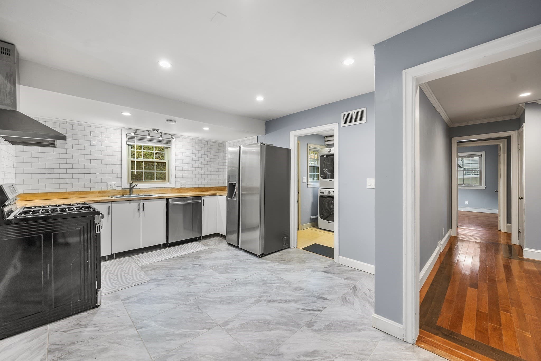 Single Family Residence at 51 Selwyn Rd, Randolph MA 02368, Randolph, photo 3 of 40