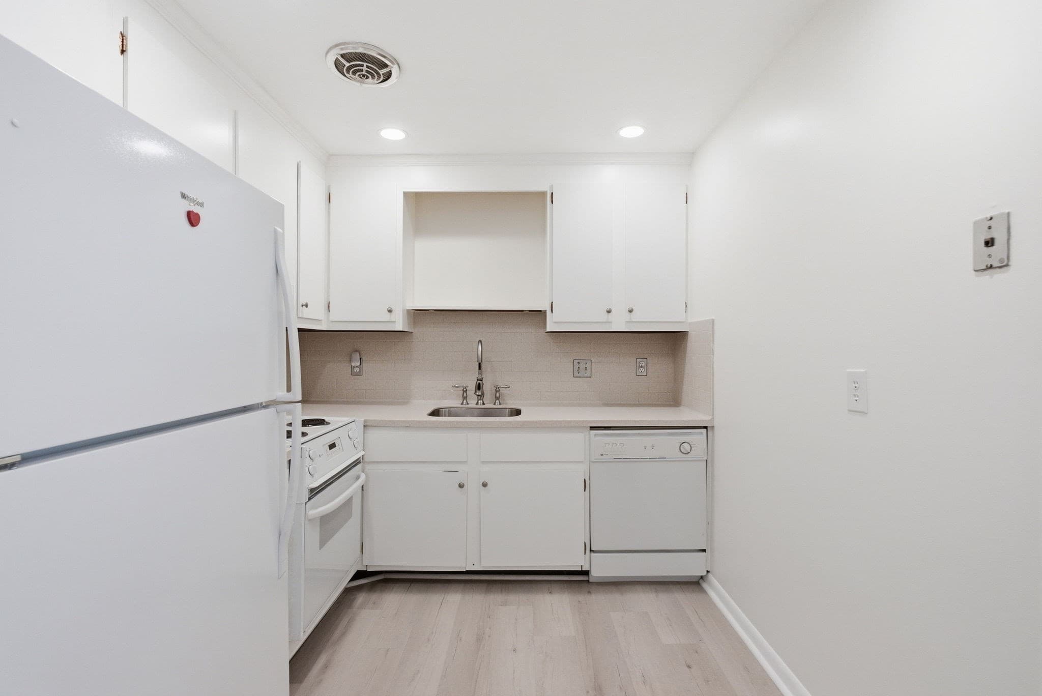 Condominium at 1323 Worcester Rd # E6, Framingham MA 01701, Framingham, photo 6 of 31