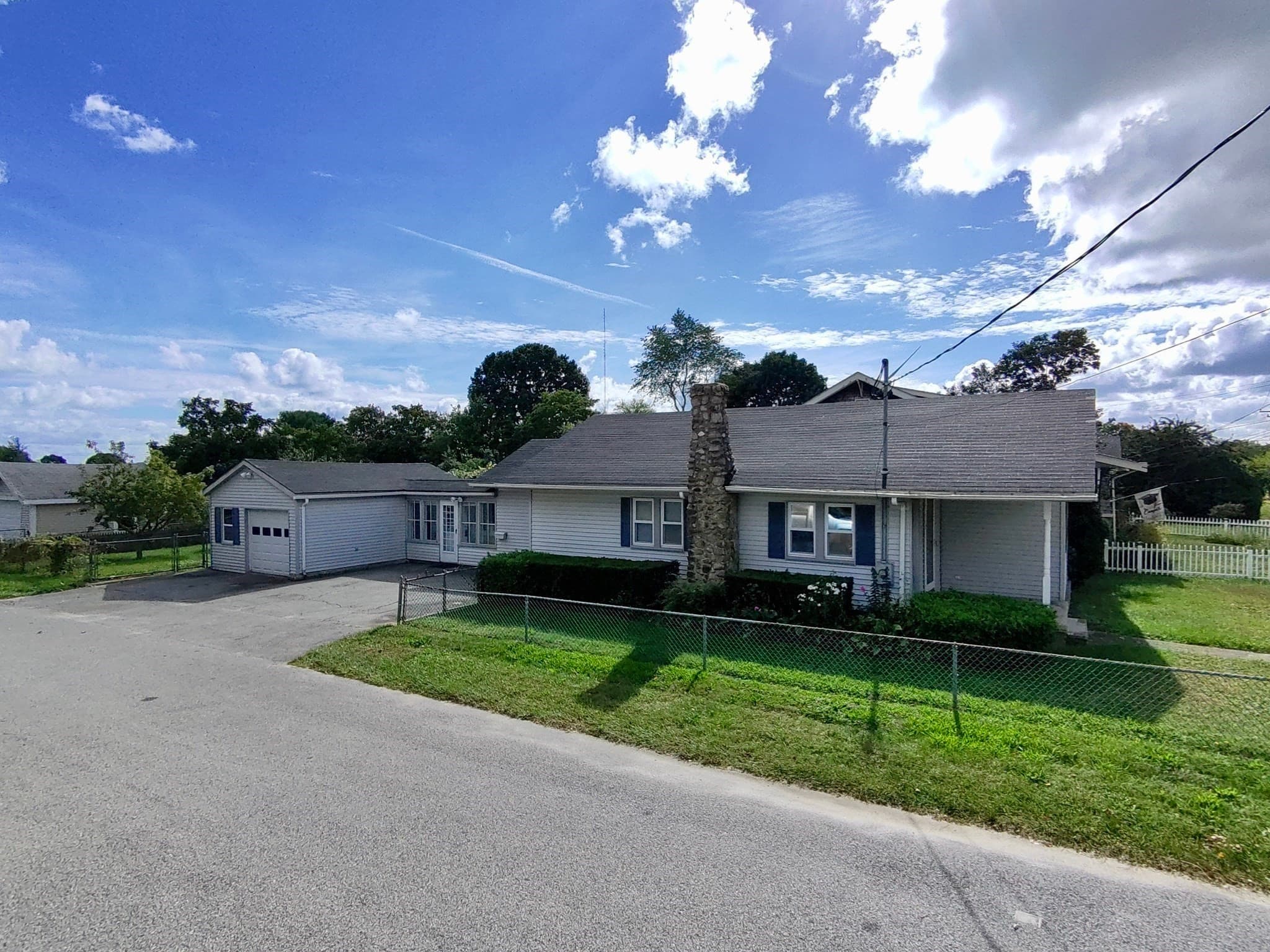 Single Family Residence at 285 Huttleston Ave, Fairhaven MA 02719, Fairhaven, photo 2 of 18