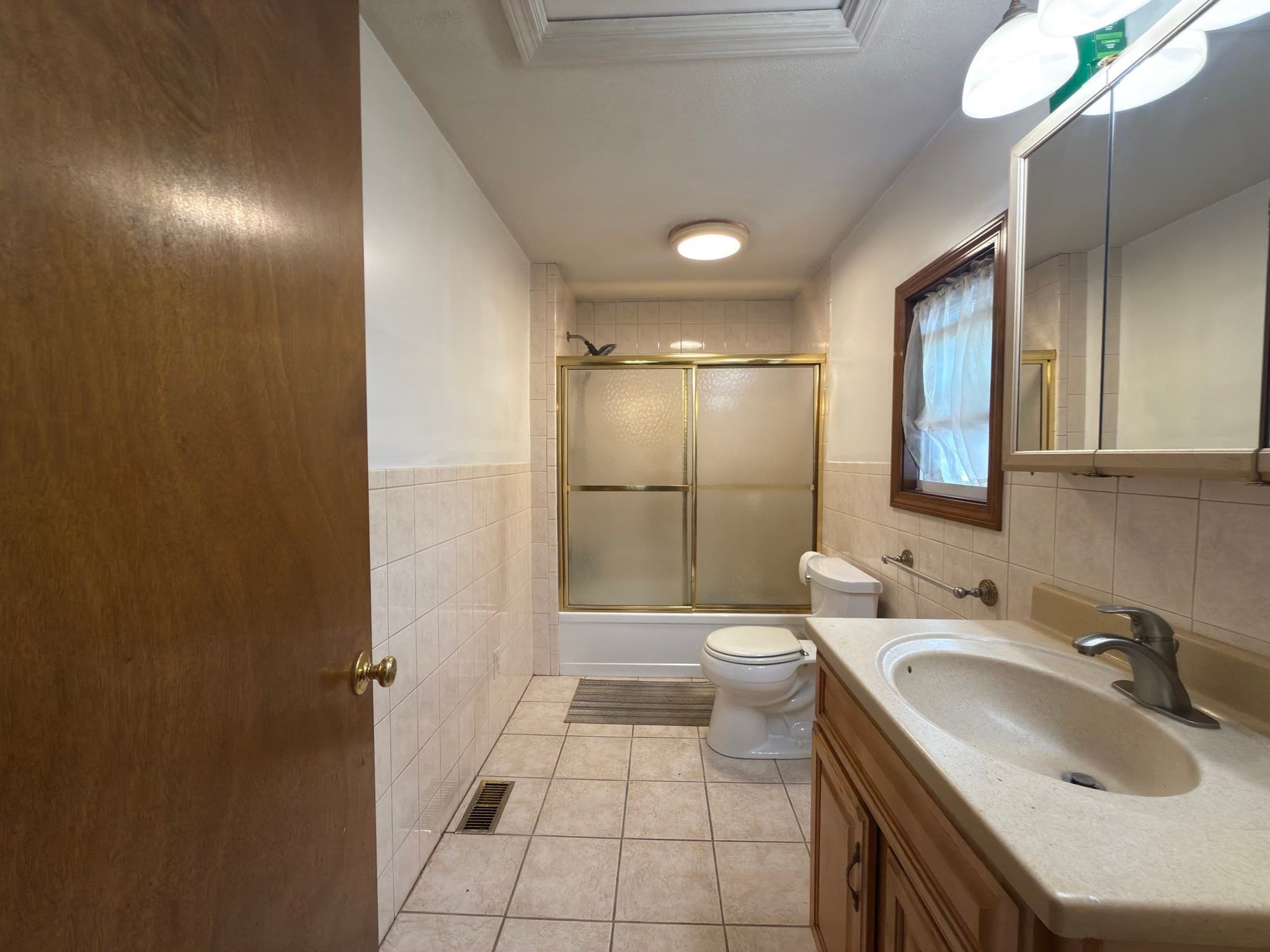 Single Family Residence at 285 Huttleston Ave, Fairhaven MA 02719, Fairhaven, photo 9 of 18
