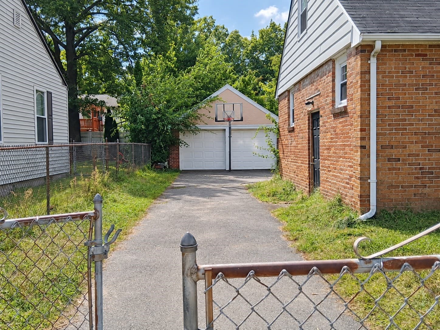Single Family Residence at 223 East St, Springfield MA 01104, Springfield, photo 2 of 8