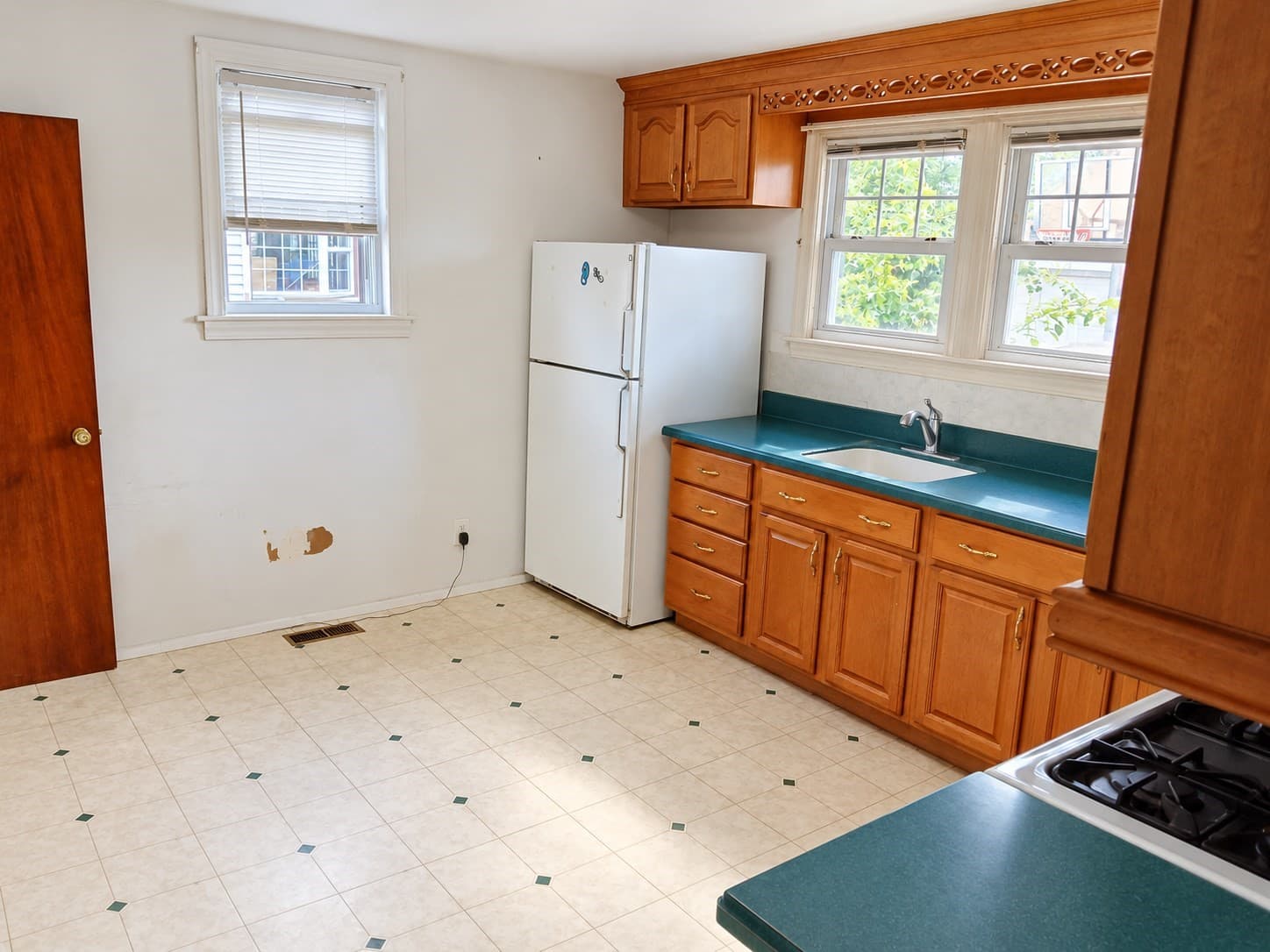 Single Family Residence at 223 East St, Springfield MA 01104, Springfield, photo 4 of 8