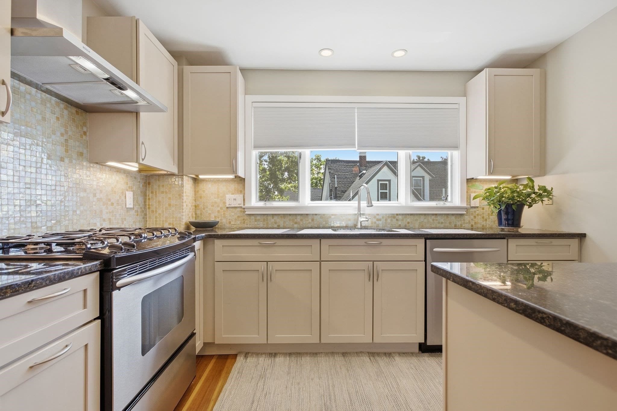 Multi Family at 31 Mount Vernon St, Boston MA 02132, Boston, photo 3 of 42