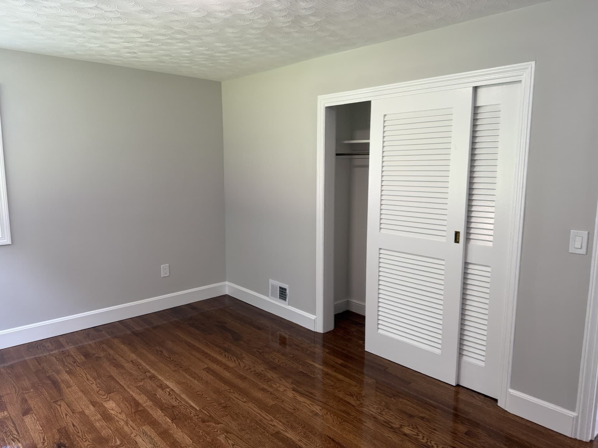 Single Family Residence at 432 Mower St, Worcester MA 01602, Worcester, photo 13 of 24