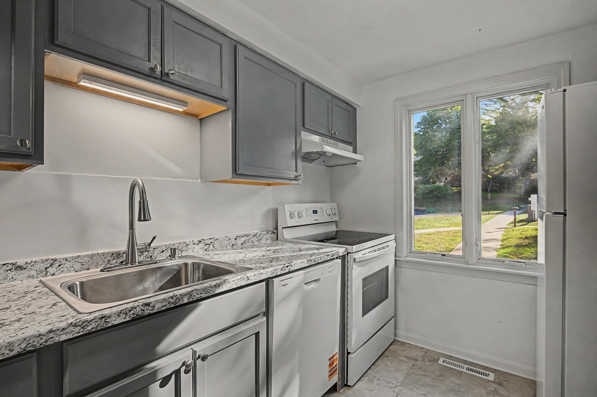 Condominium at 16 Bedford Ct # 16, Amherst MA 01002, Amherst, photo 6 of 39