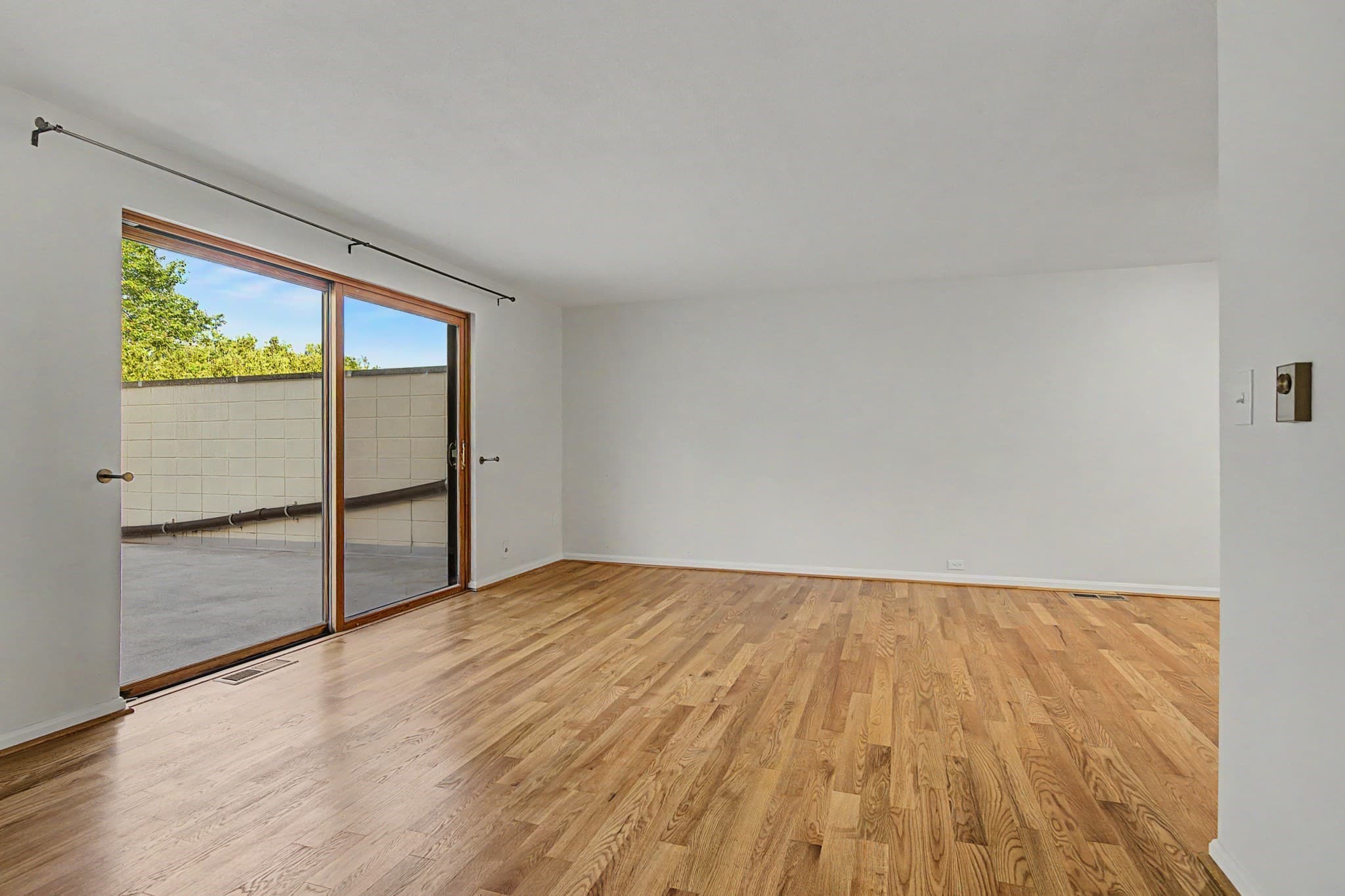 Condominium at 16 Bedford Ct # 16, Amherst MA 01002, Amherst, photo 12 of 39