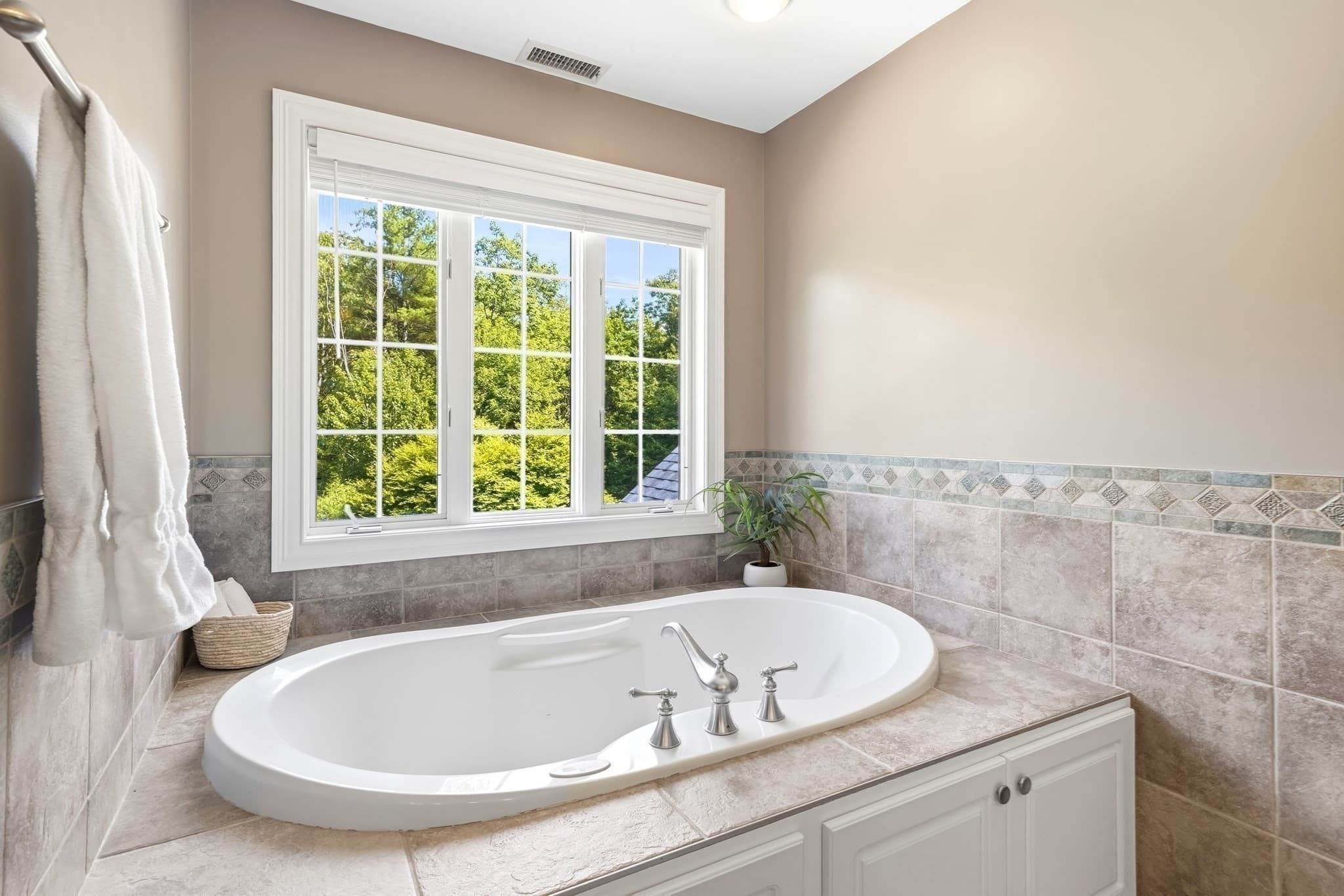Single Family Residence at 5 Sherwood Rd, Windham NH 03087, Windham, photo 32 of 42