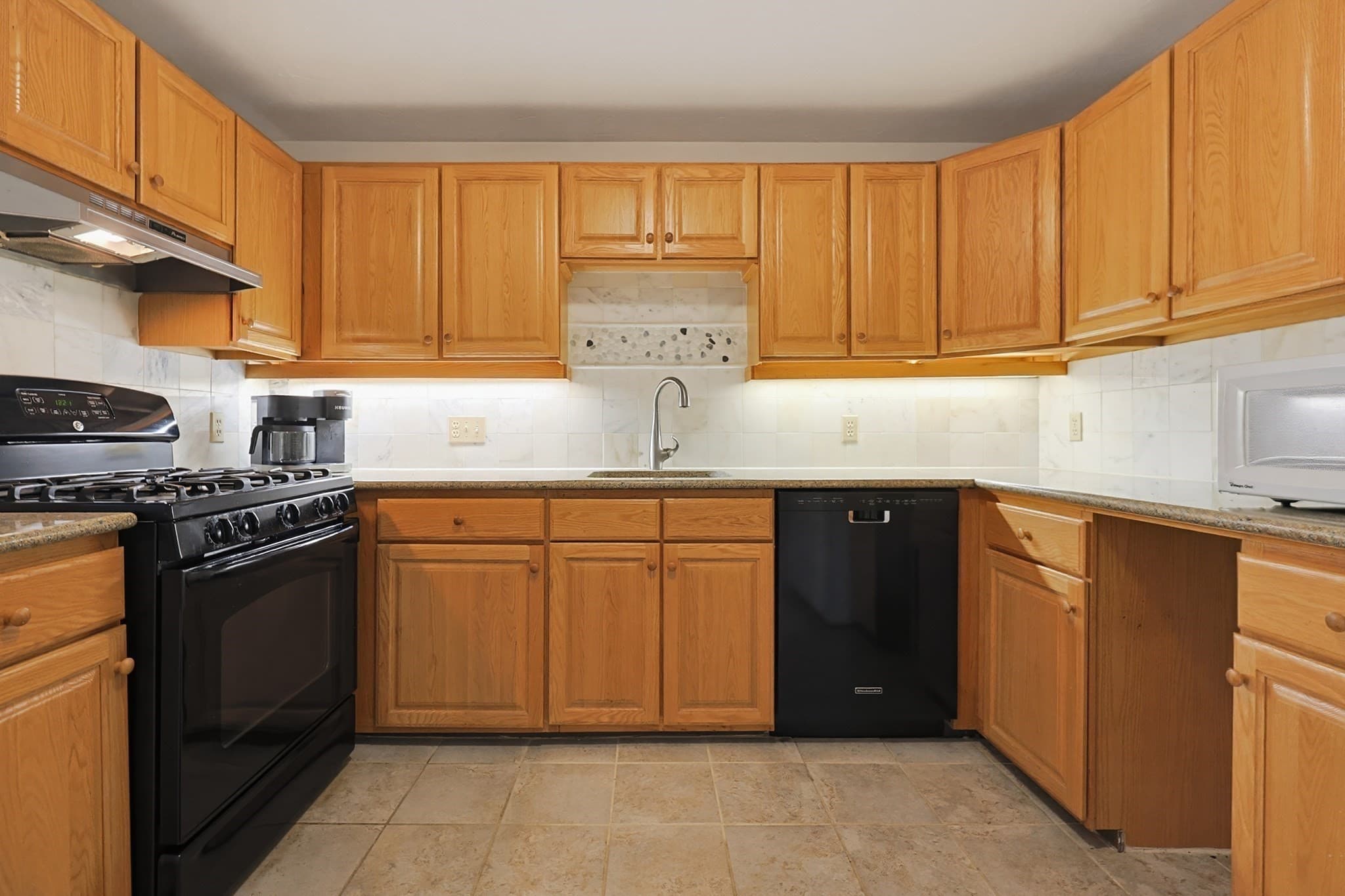 Condominium at 47 Rose Ct # 47, Norwood MA 02062, Norwood, photo 10 of 33