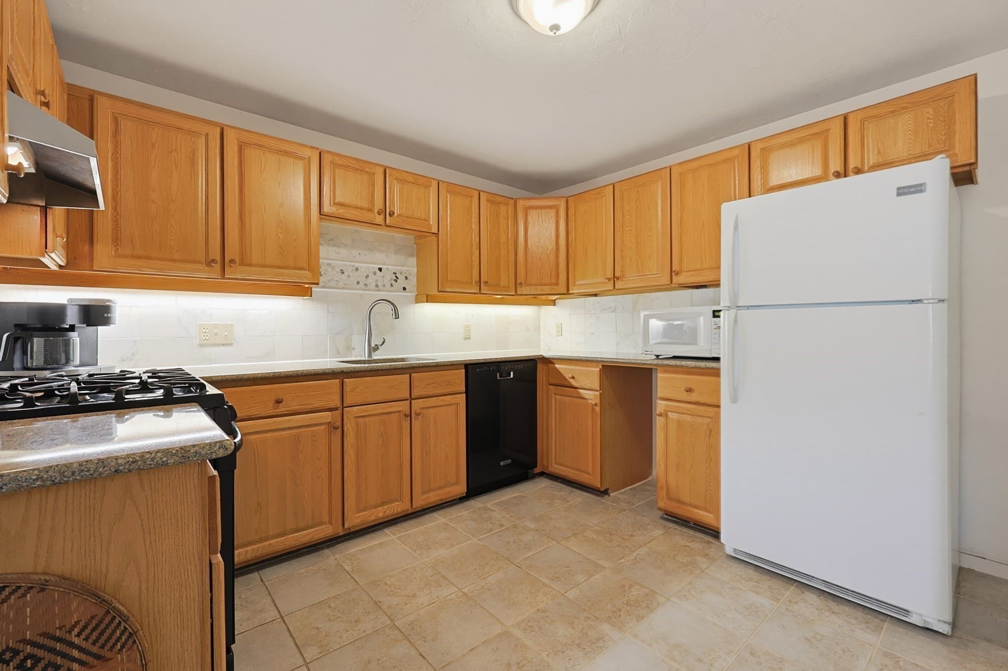 Condominium at 47 Rose Ct # 47, Norwood MA 02062, Norwood, photo 11 of 33