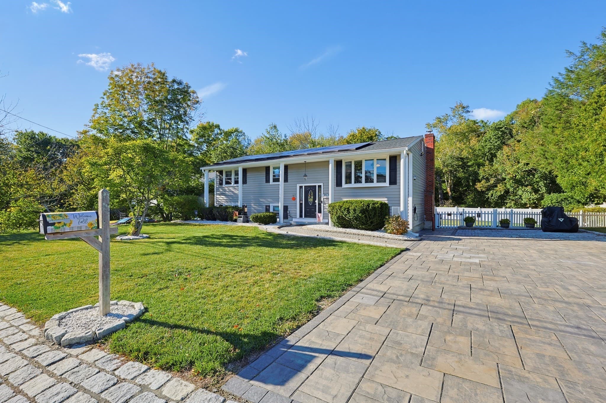 39 Candy Ln, Brockton MA 02301