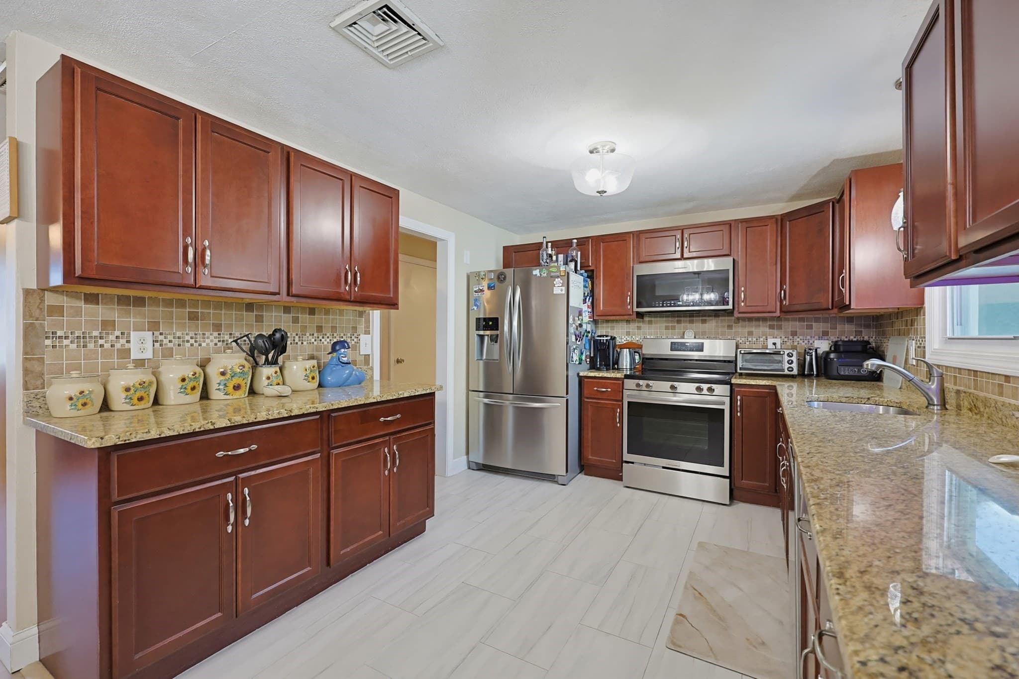 Single Family Residence at 39 Candy Ln, Brockton MA 02301, Brockton, photo 24 of 42