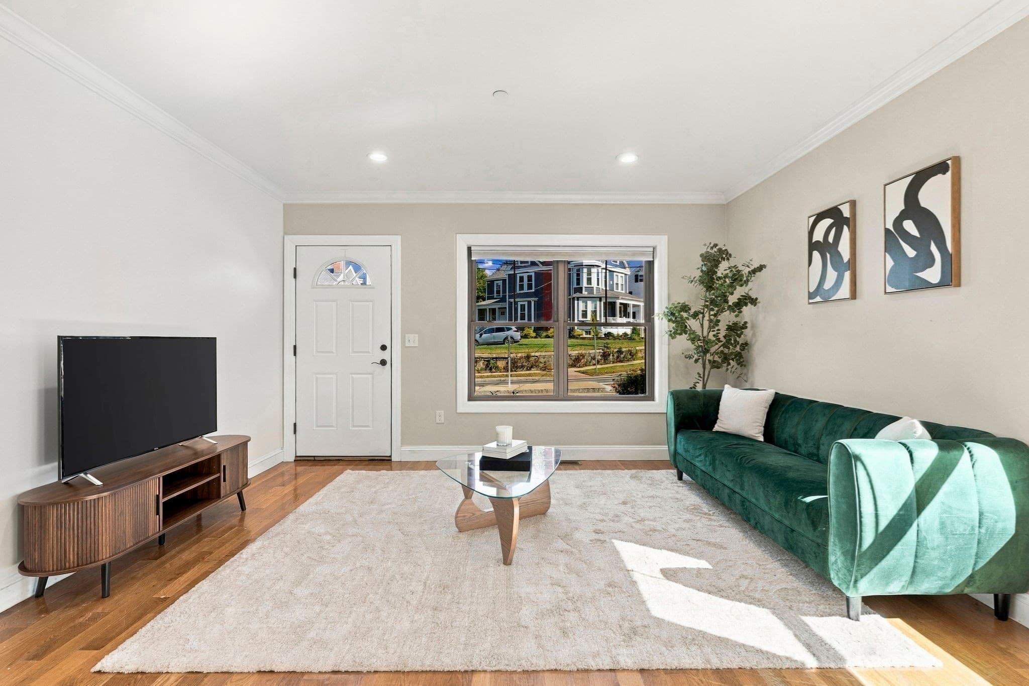 Condominium at 160 Green Street # 1, Melrose MA 02176, Melrose, photo 3 of 20