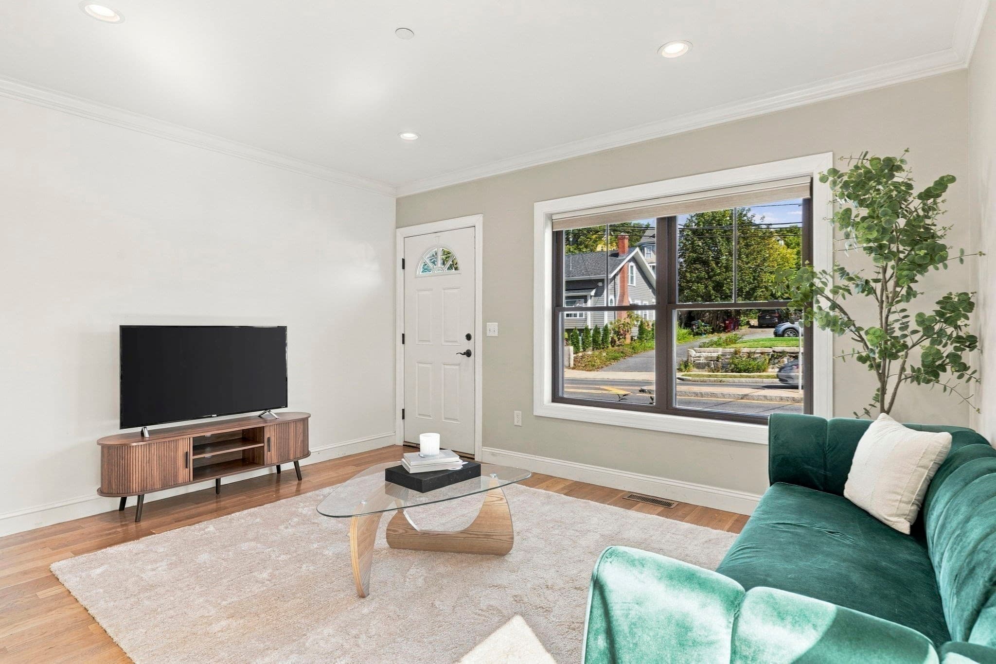 Condominium at 160 Green Street # 1, Melrose MA 02176, Melrose, photo 4 of 20